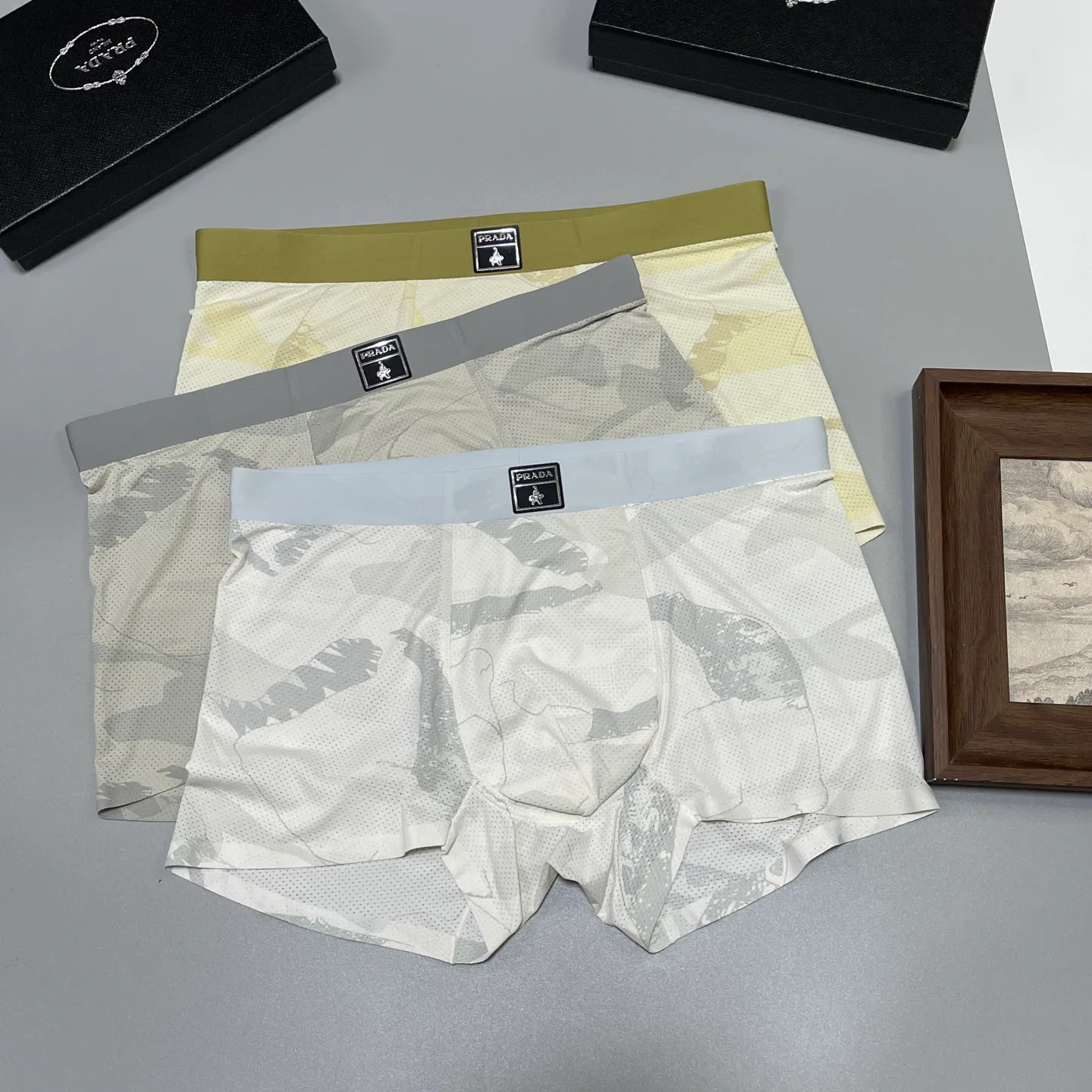 Men's Shorts PRADA 18097527