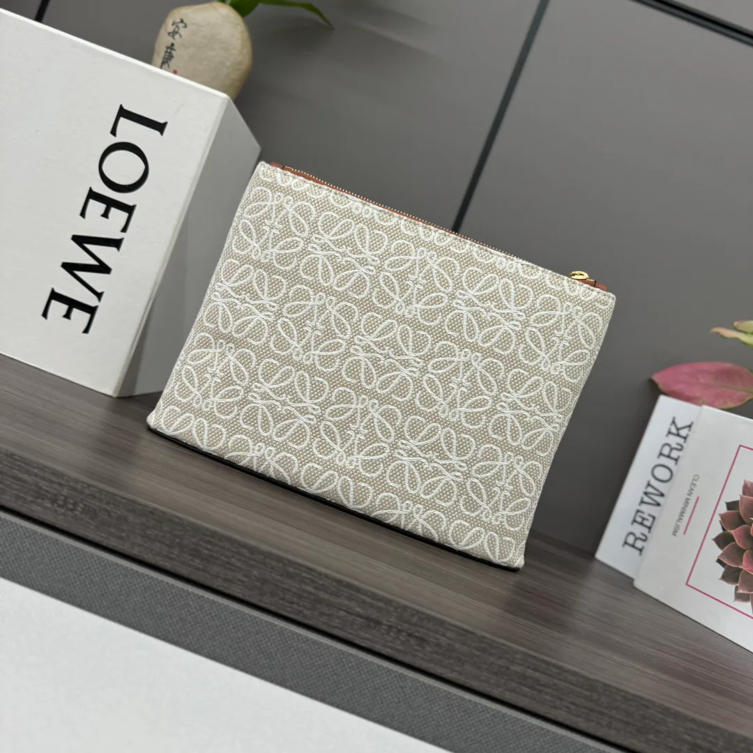 Women's Clutches LOEWE 18116450