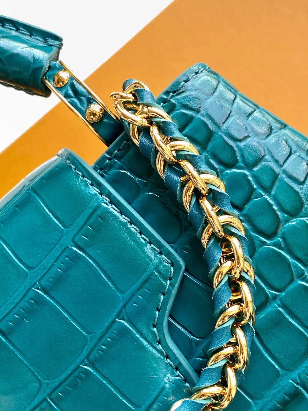Women's Classic Handbags LOUIS VUITTON 18019348