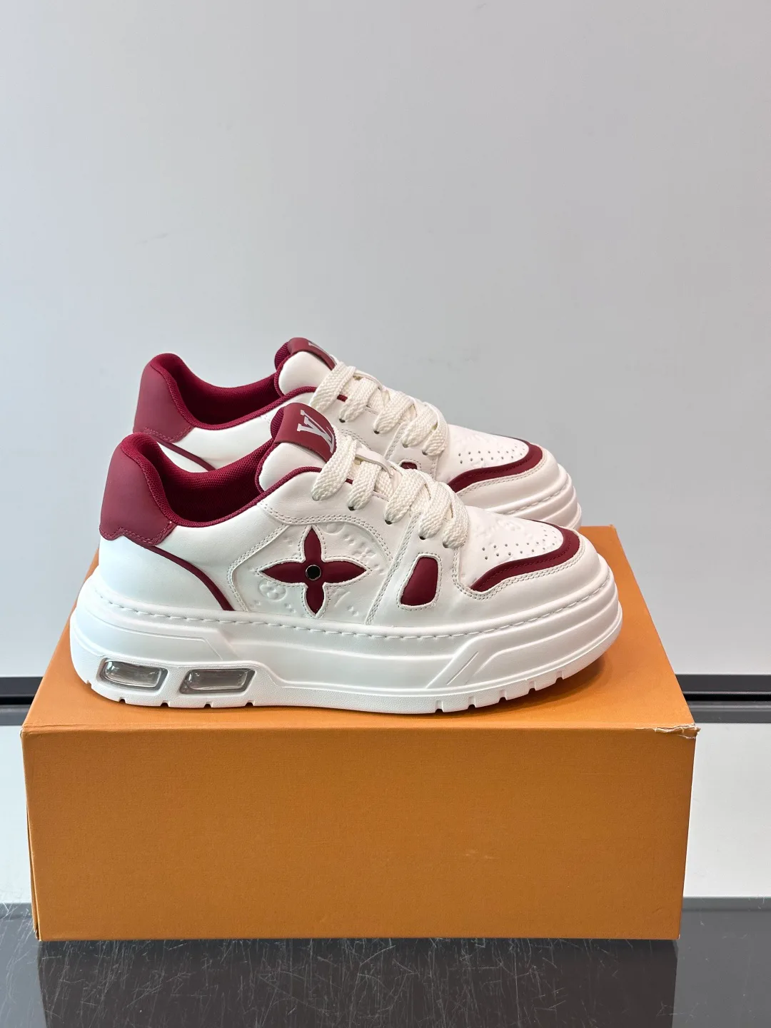 Men's Sneakers LOUIS VUITTON 18500678