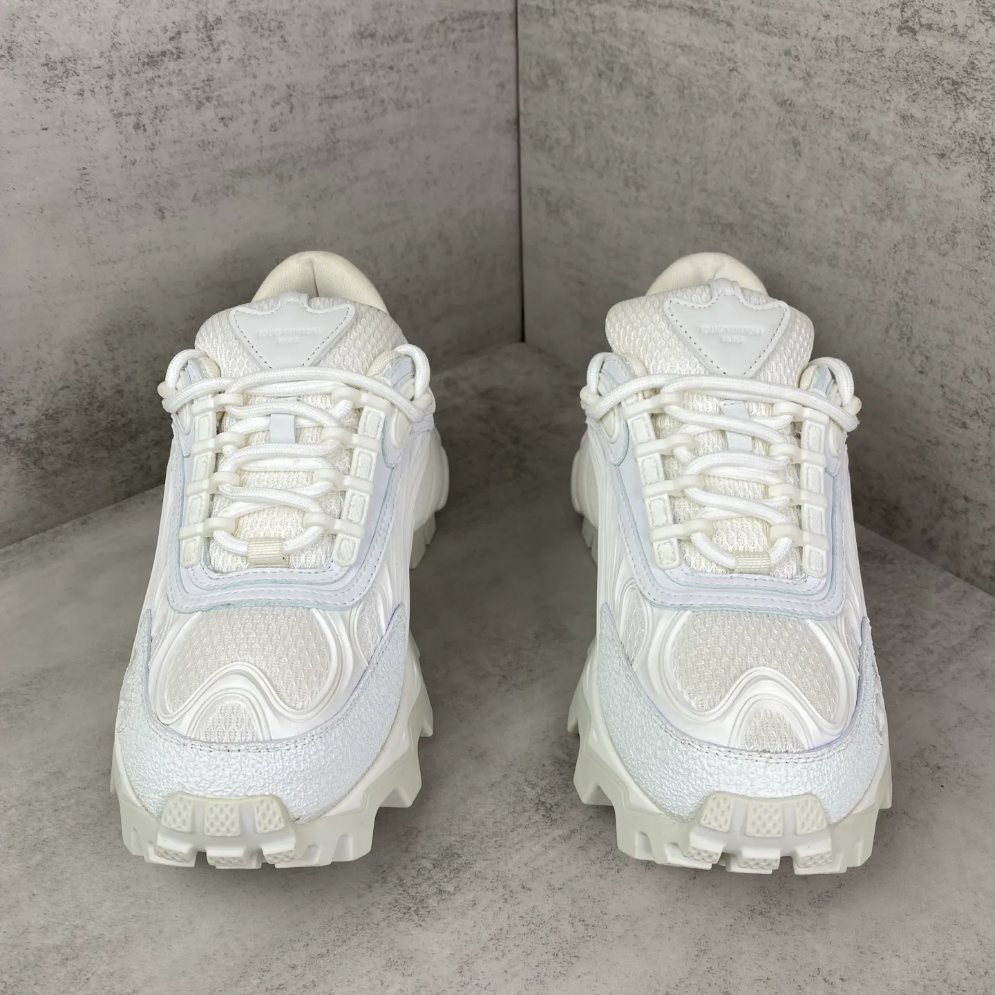 Women's Sneakers LOUIS VUITTON 18039581