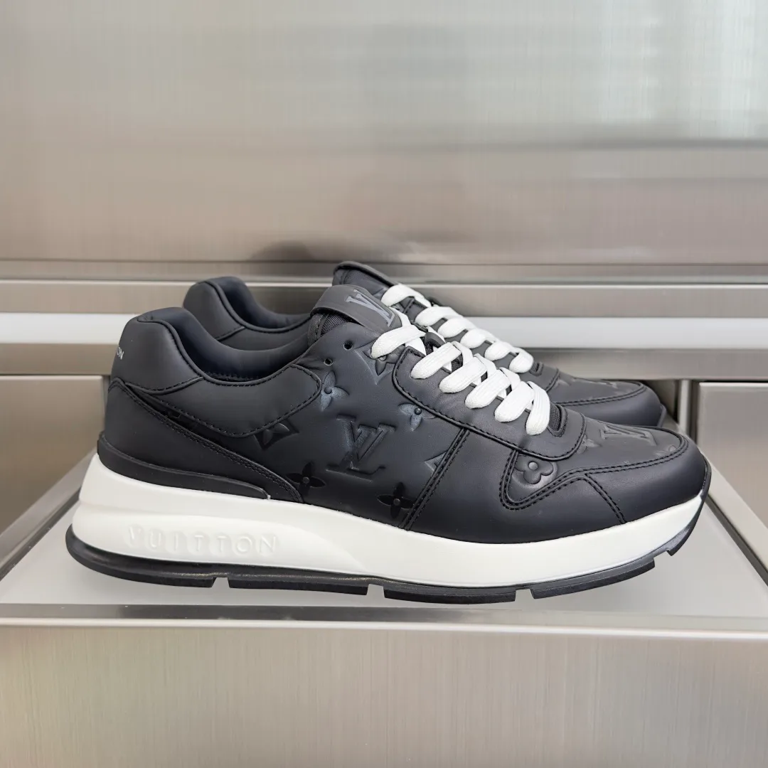Men's Sneakers LOUIS VUITTON 17950774