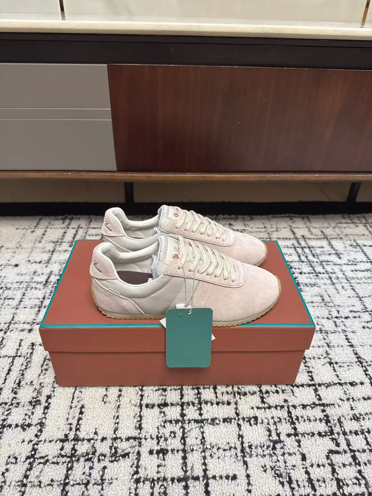 Women's Sneakers LORO PIANA 17335017