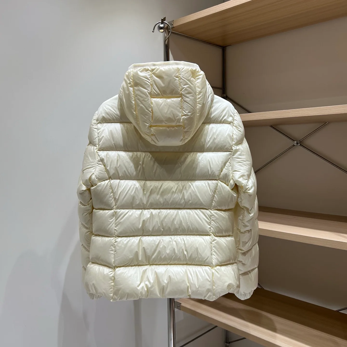 Women's Jackets And Down Jackets MONCLER 18043628