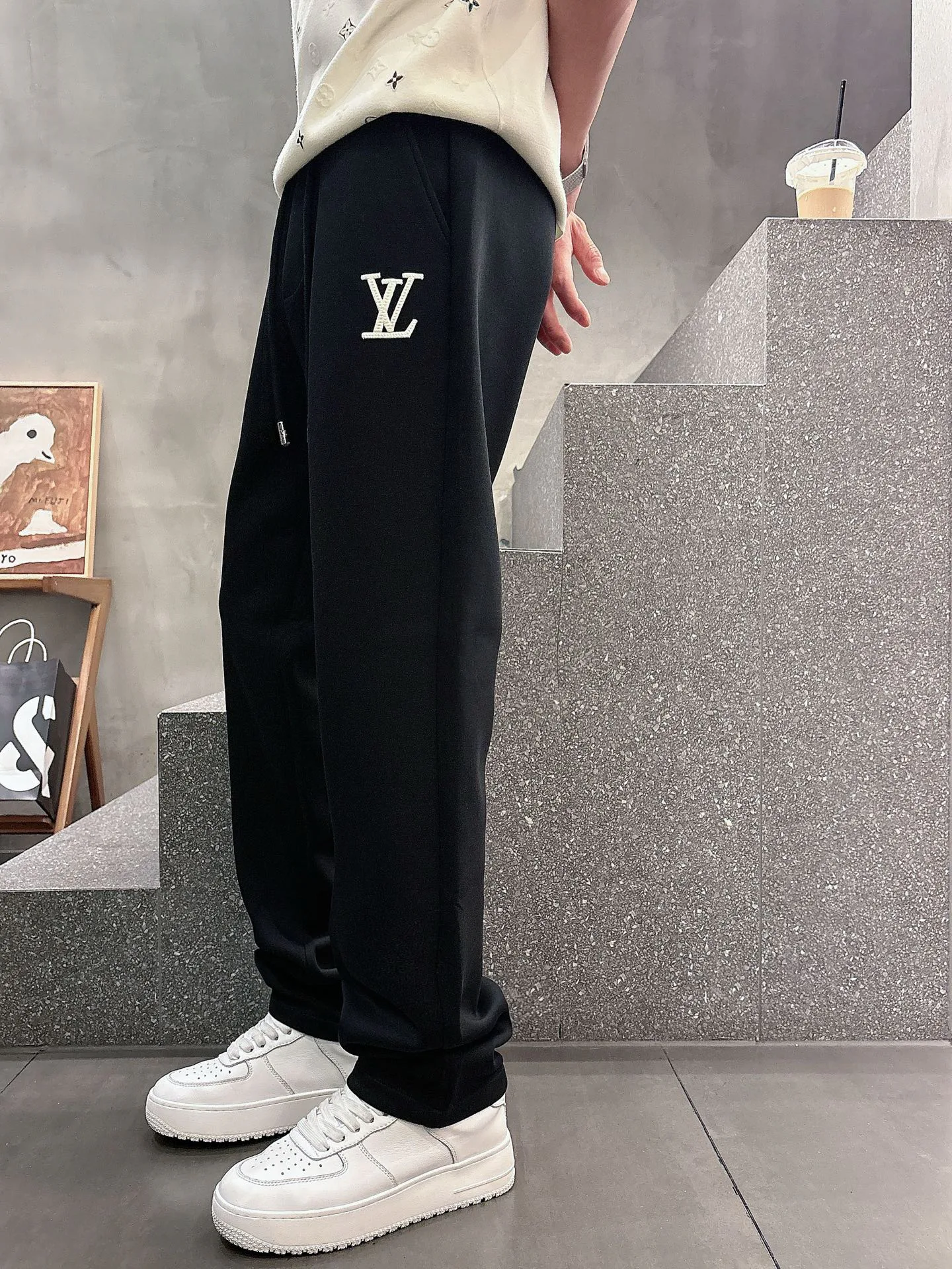 Men's Trousers LOUIS VUITTON 18399251