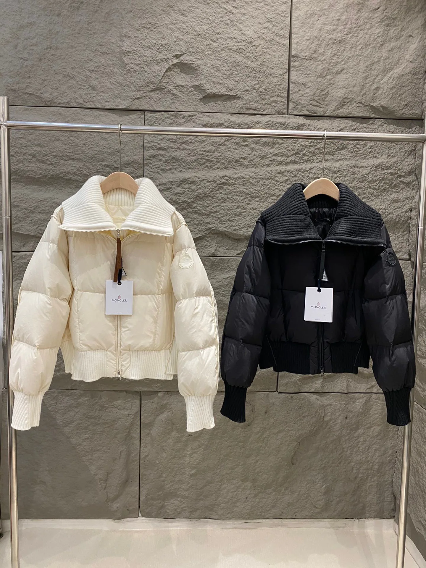 Women's Jackets And Down Jackets MONCLER 17897329
