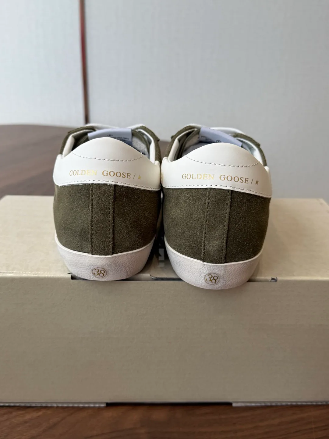 Women's Sneakers GOLDEN GOOSE 18146569