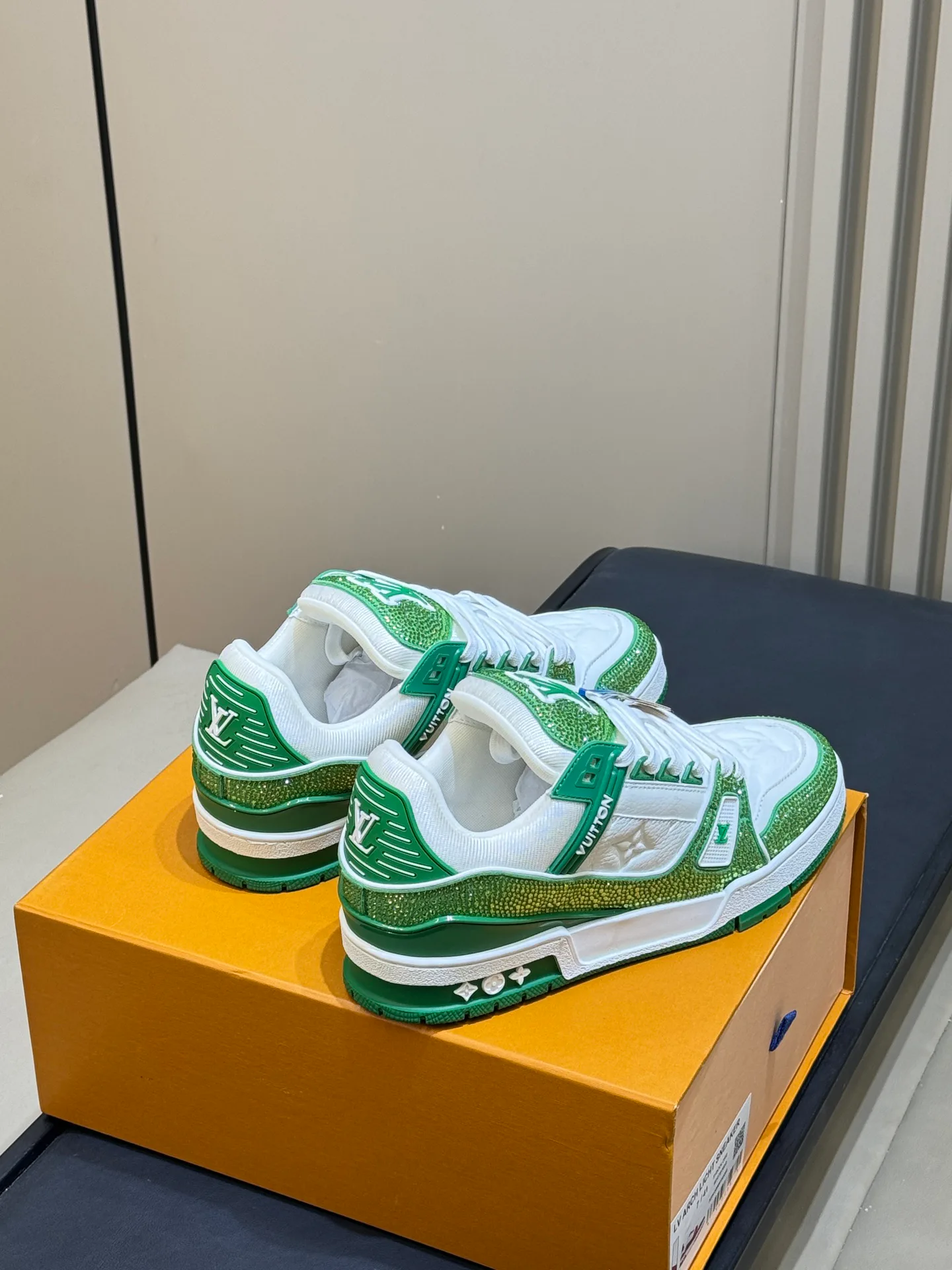 Women's Sneakers LOUIS VUITTON 18073569