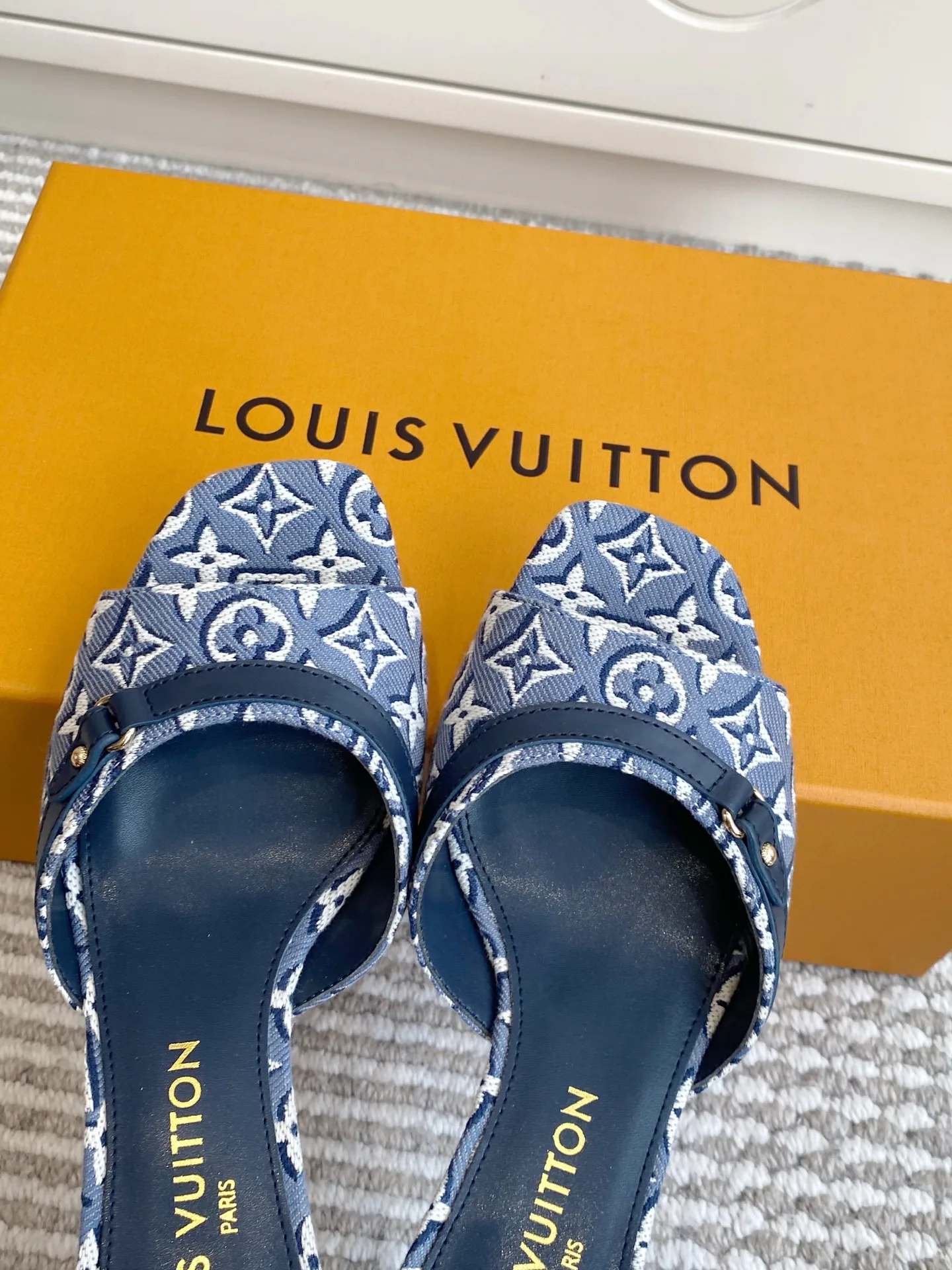 Women's Open-Toe Sandals LOUIS VUITTON 17572132