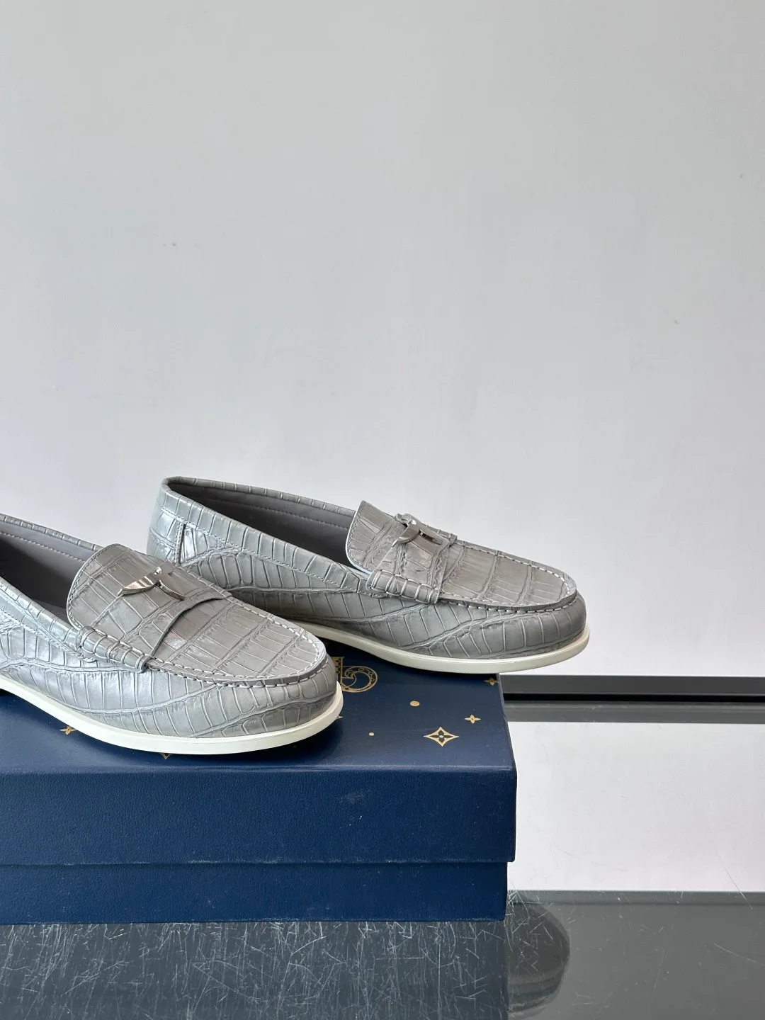 Men's Loafers And Dress Shoes LOUIS VUITTON 18118561