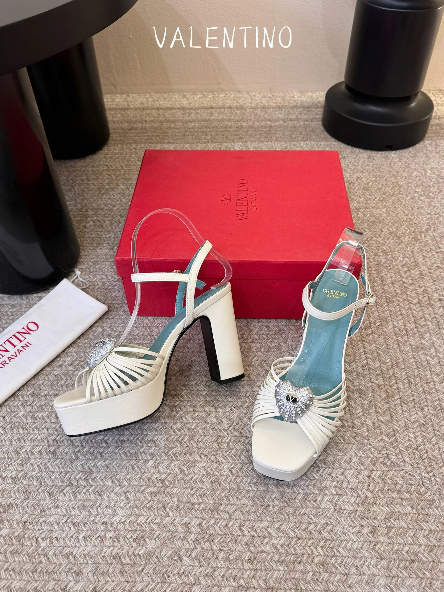 Women's Open-Toe Sandals VALENTINO 17396955