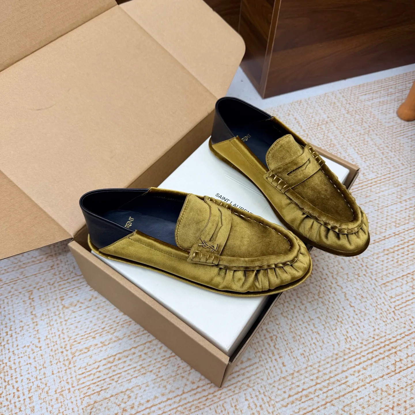 Women's Loafers And Moccasins SAINT LAURENT 18104186