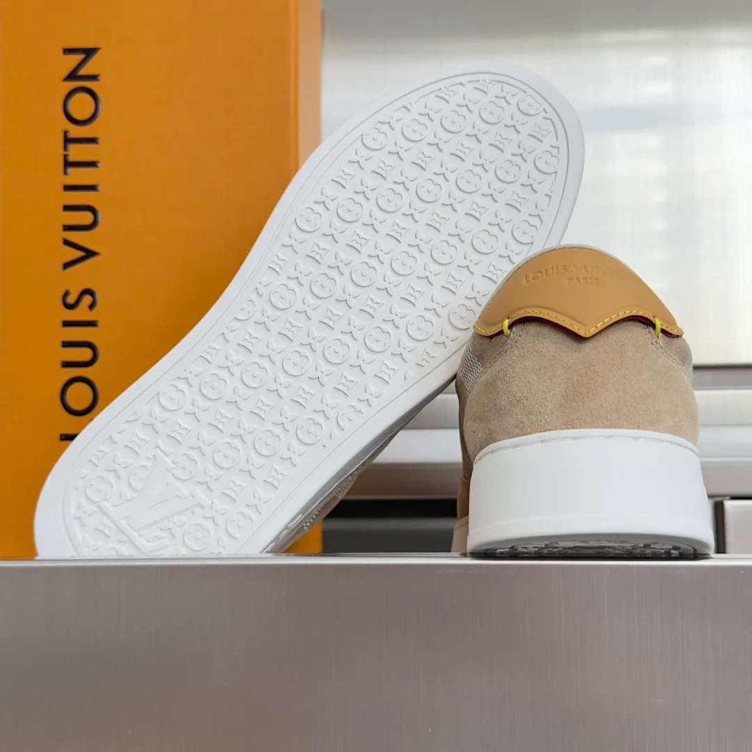 Women's Sneakers LOUIS VUITTON 17950377