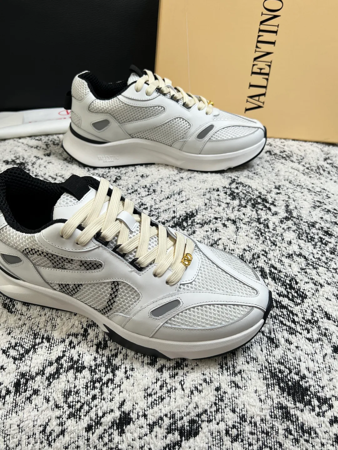 Men's Sneakers VALENTINO 17429900