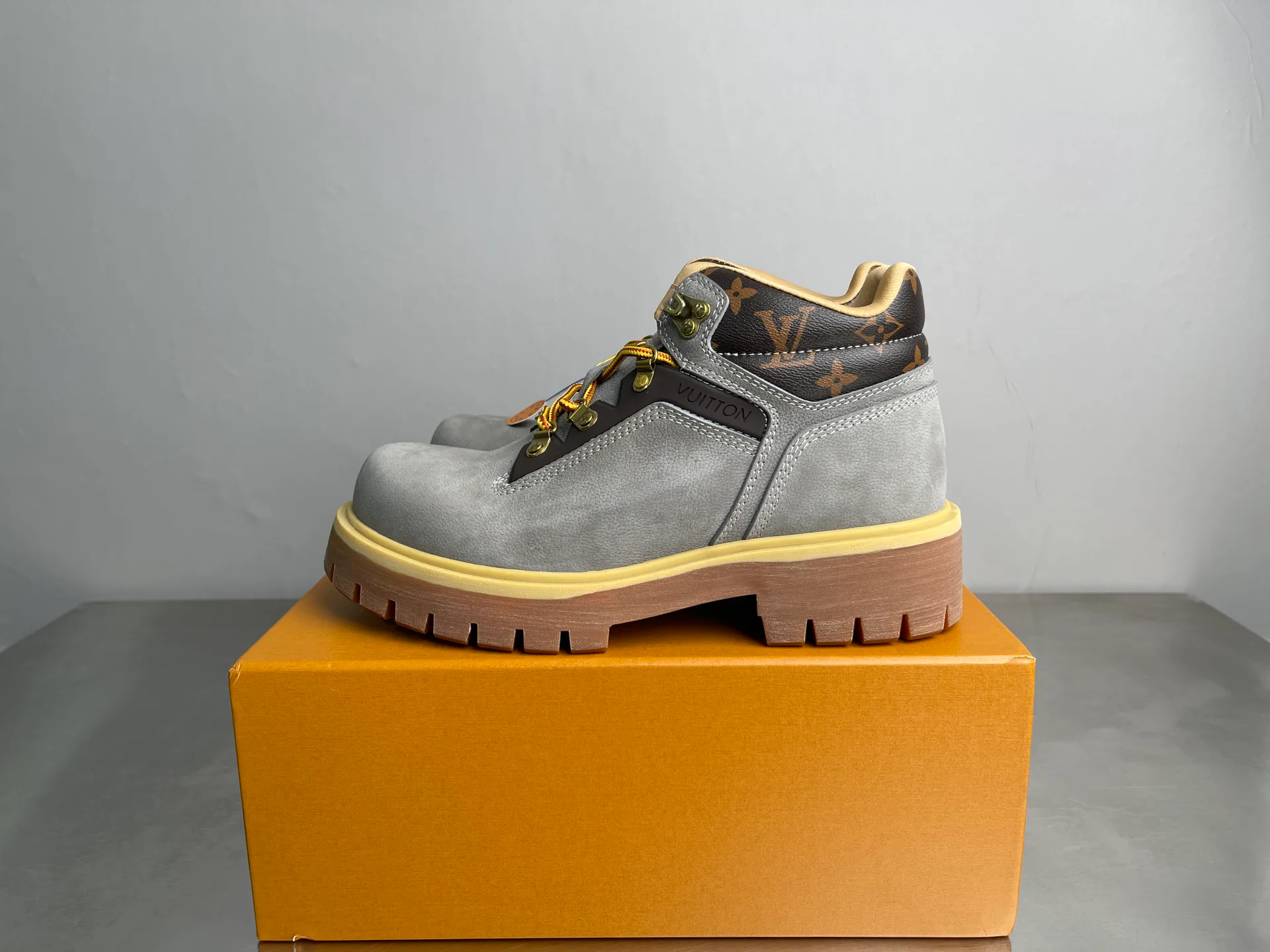 Men's Ankle Boots LOUIS VUITTON 18469311