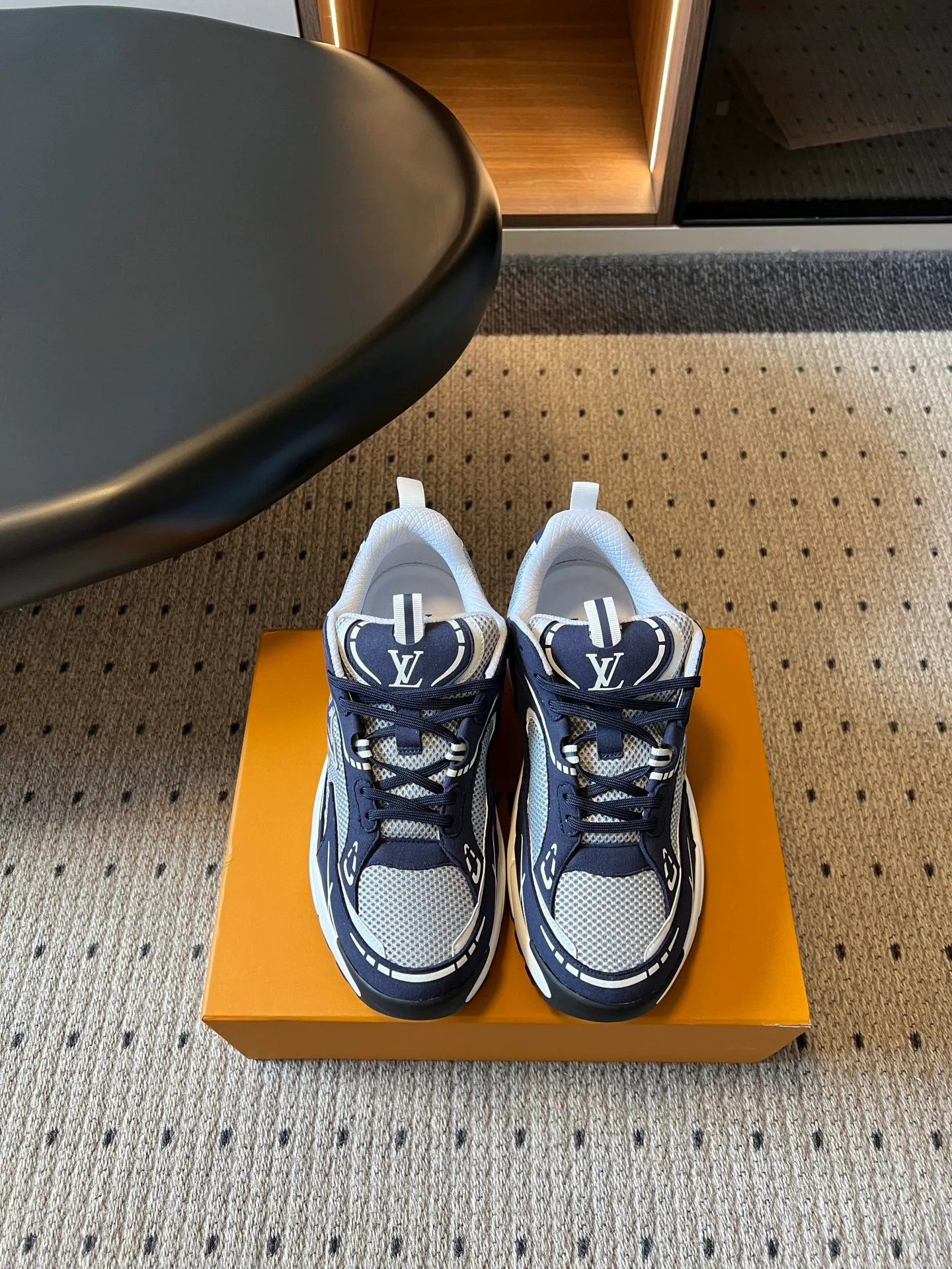 Men's Sneakers LOUIS VUITTON 17419420