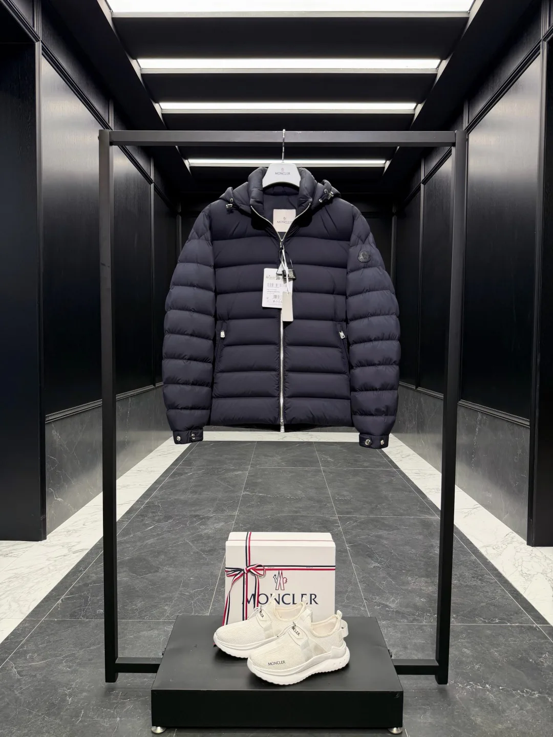 Men's Jackets And Down Jackets MONCLER 18416879