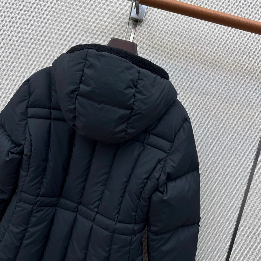 Women's Jackets And Down Jackets MONCLER 18015562