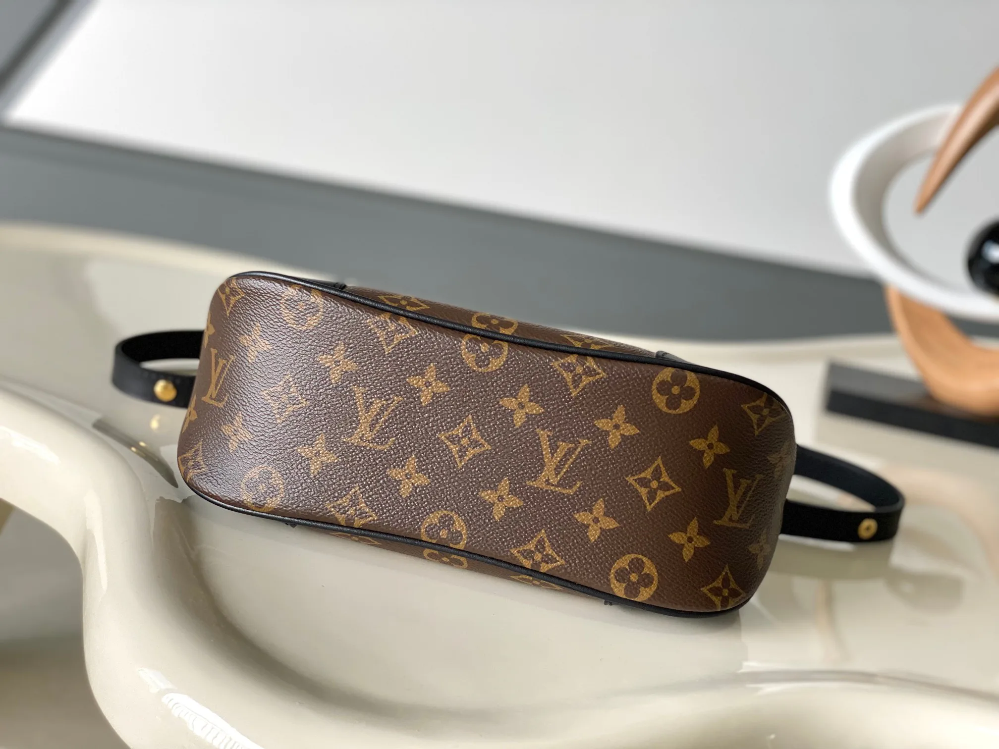Women's Classic Handbags LOUIS VUITTON 18359514