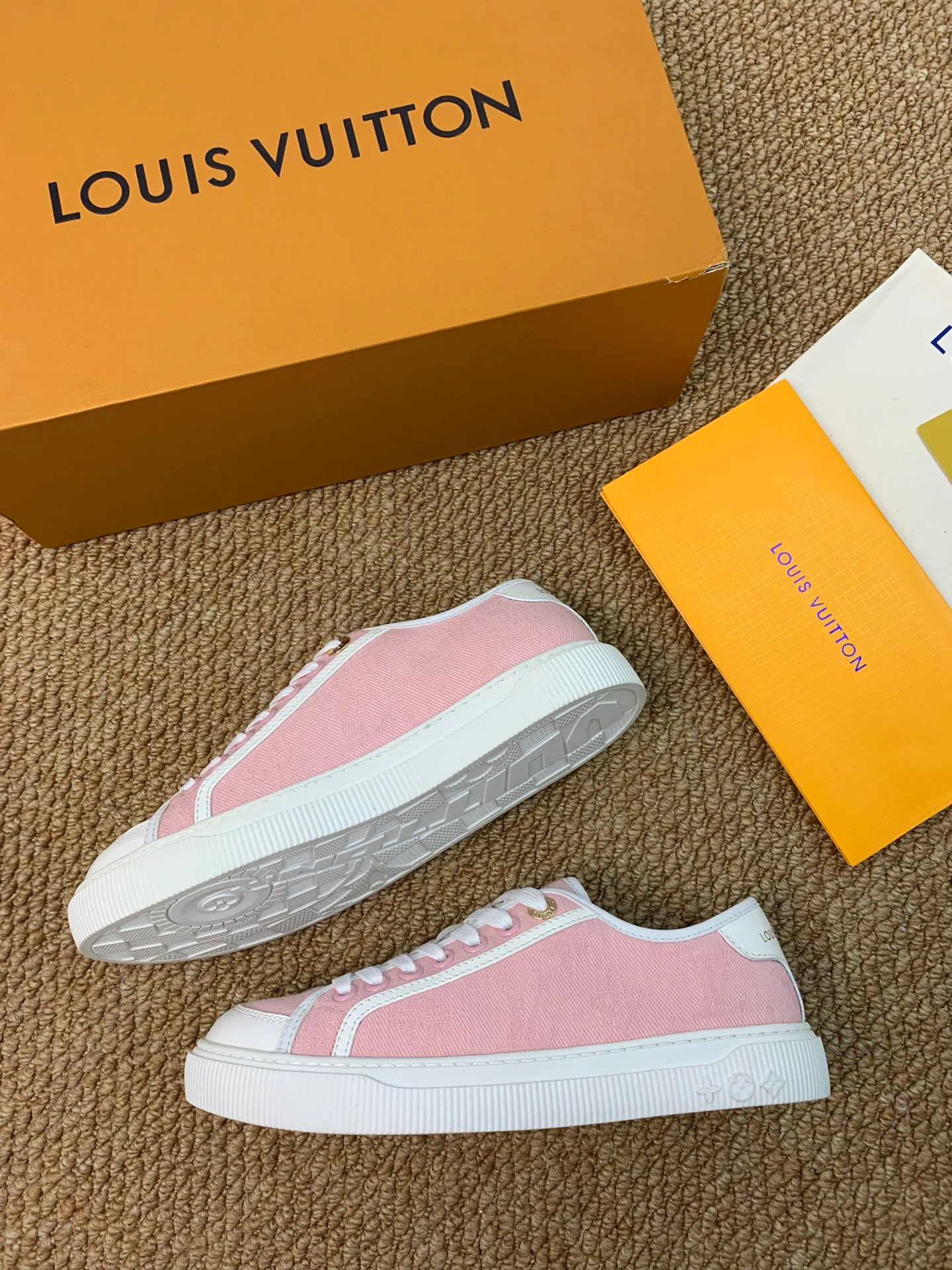 Women's Sneakers LOUIS VUITTON 17545206