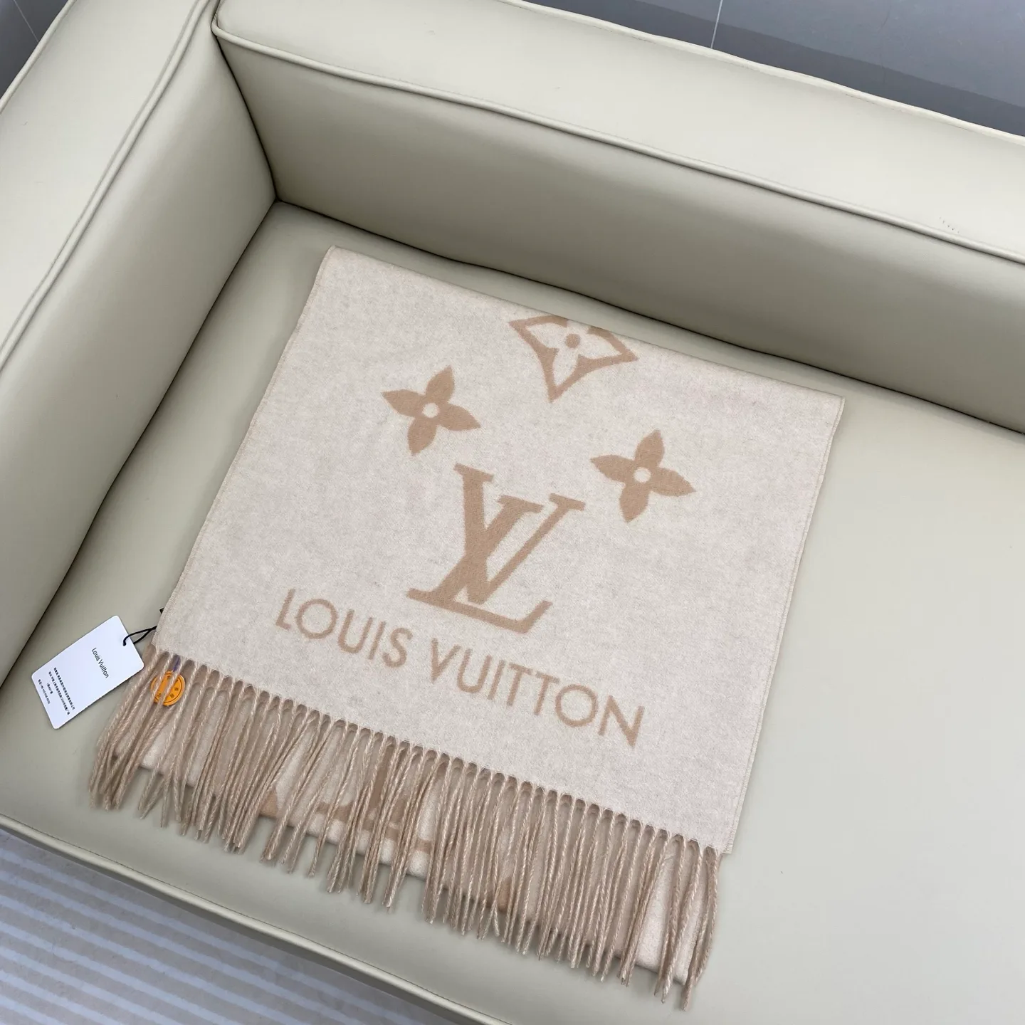 Scarves LOUIS VUITTON 18105571
