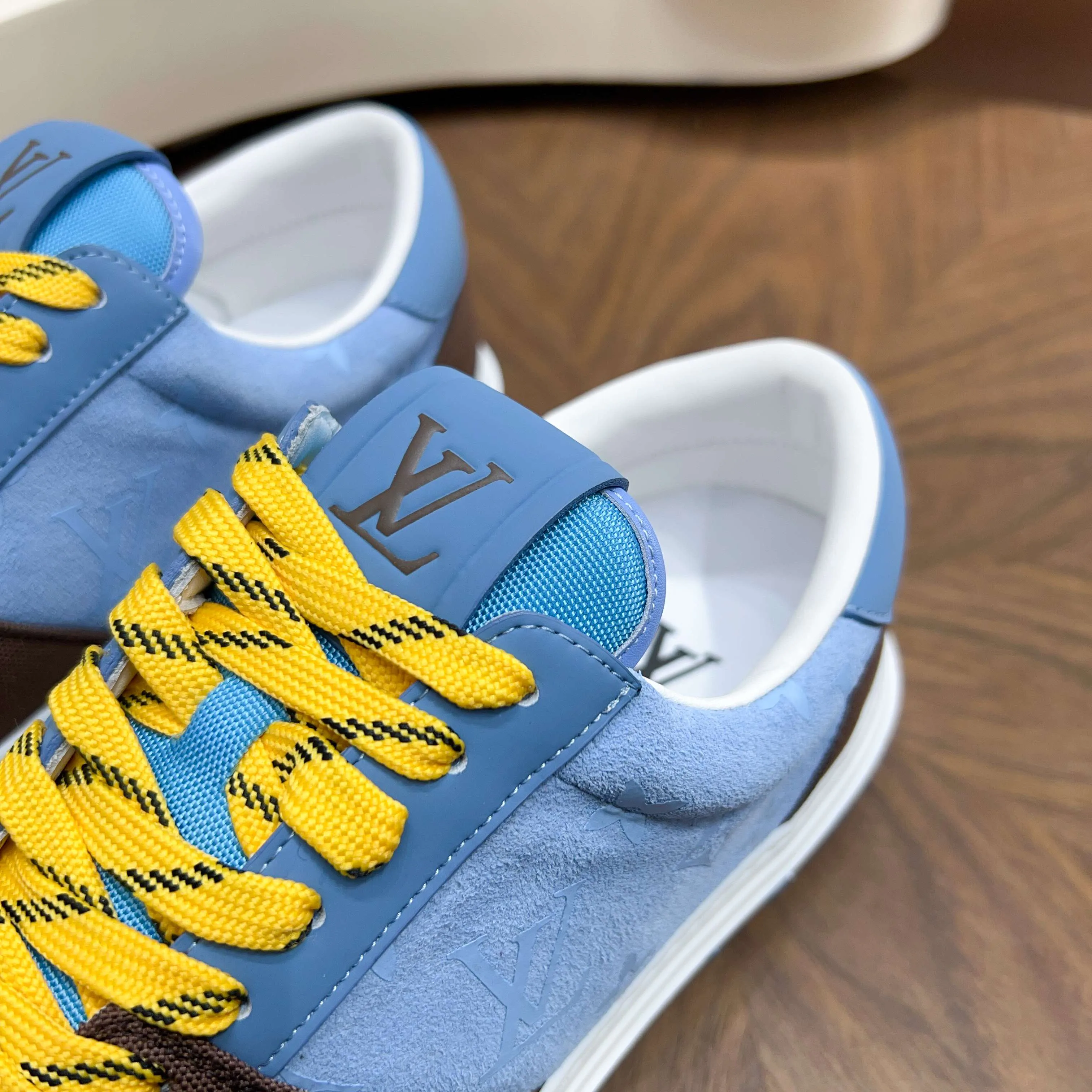 Men's Sneakers LOUIS VUITTON 18117096