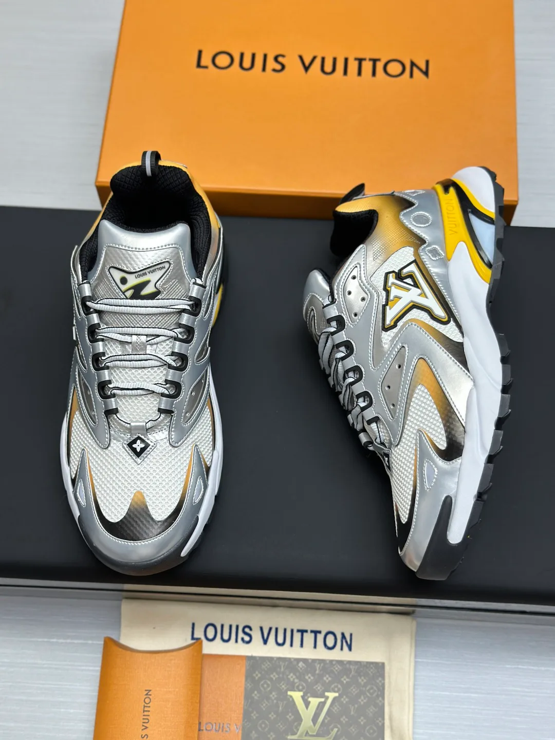 Men's Sneakers LOUIS VUITTON 18211981
