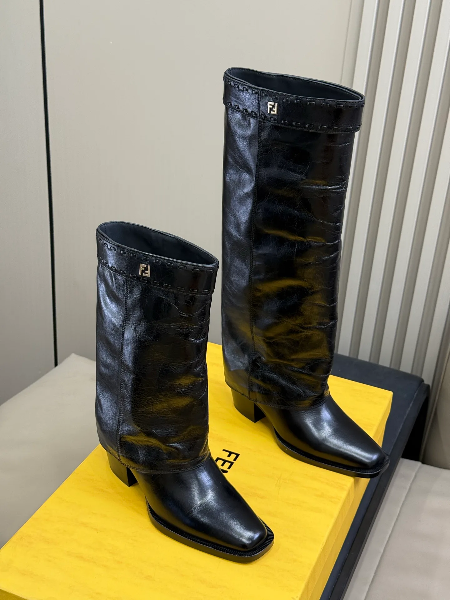 Women's Boots FENDI 18370130