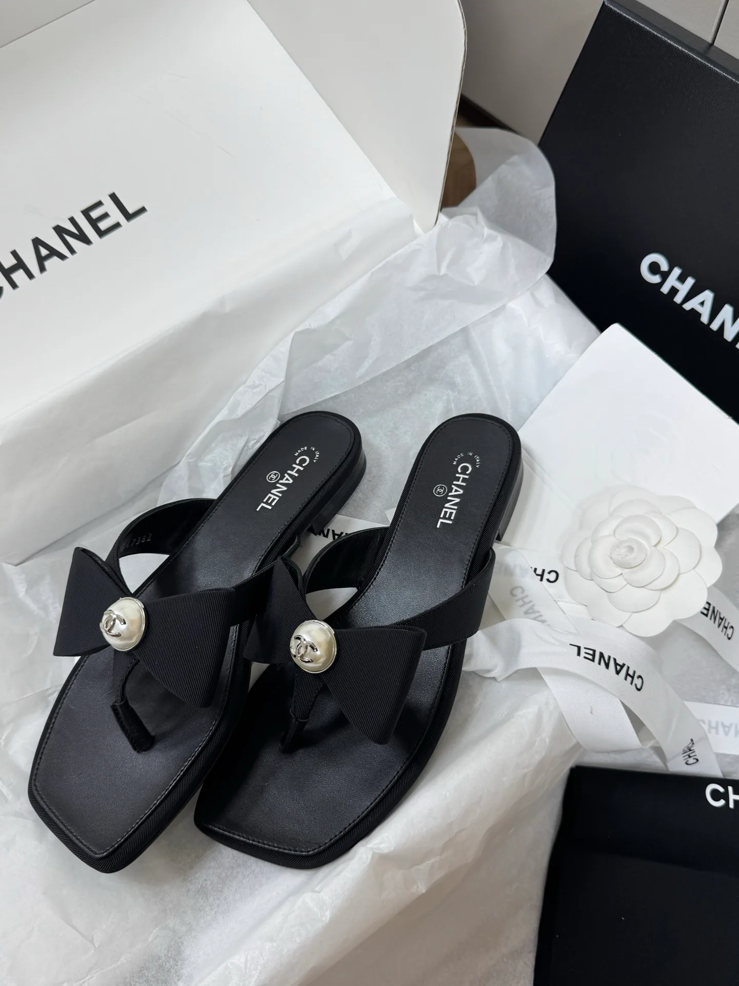 Women's Flip-Flops CHANEL 17418250