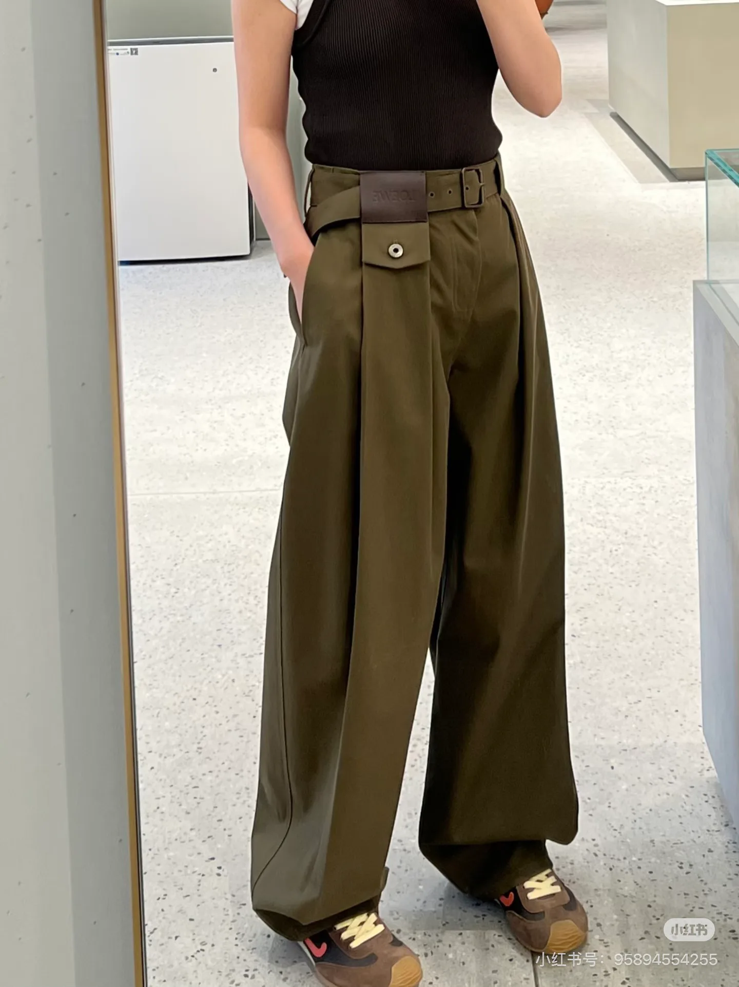Women's Trousers LOEWE 17321700