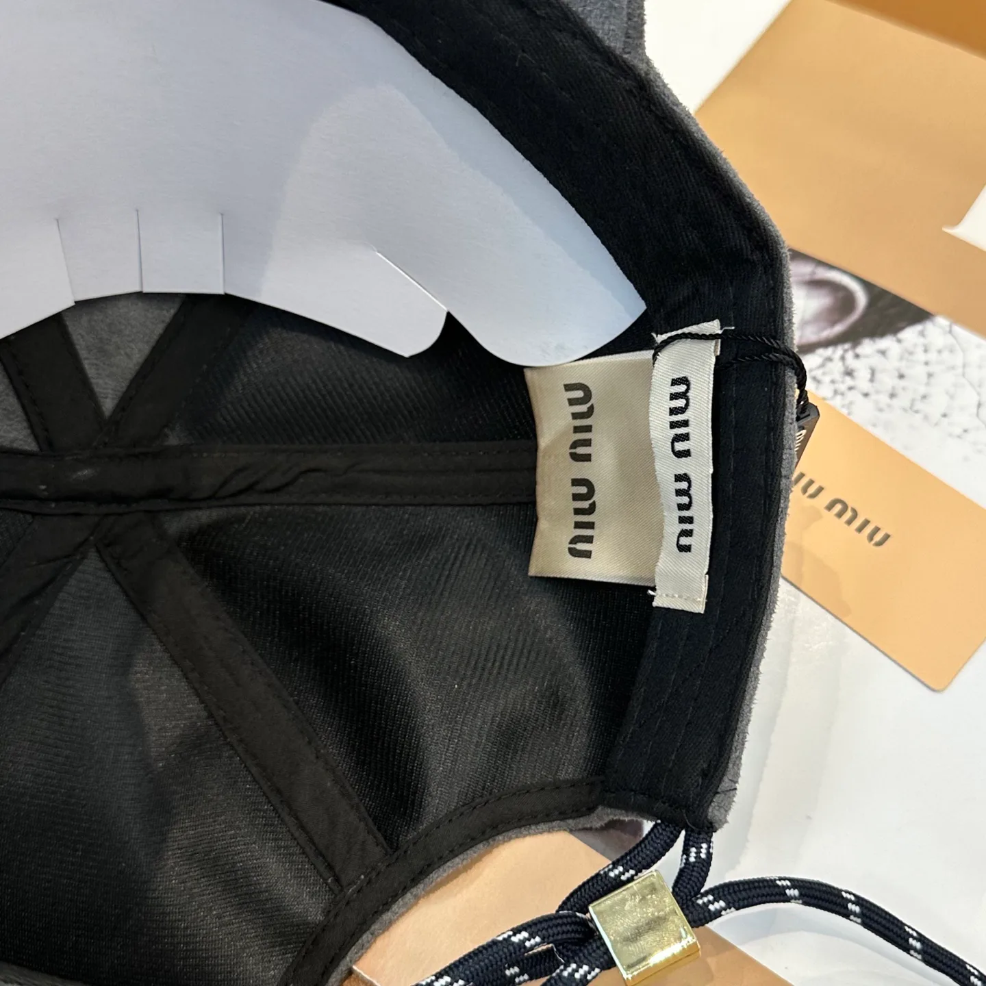 Hats MIU MIU 17411581