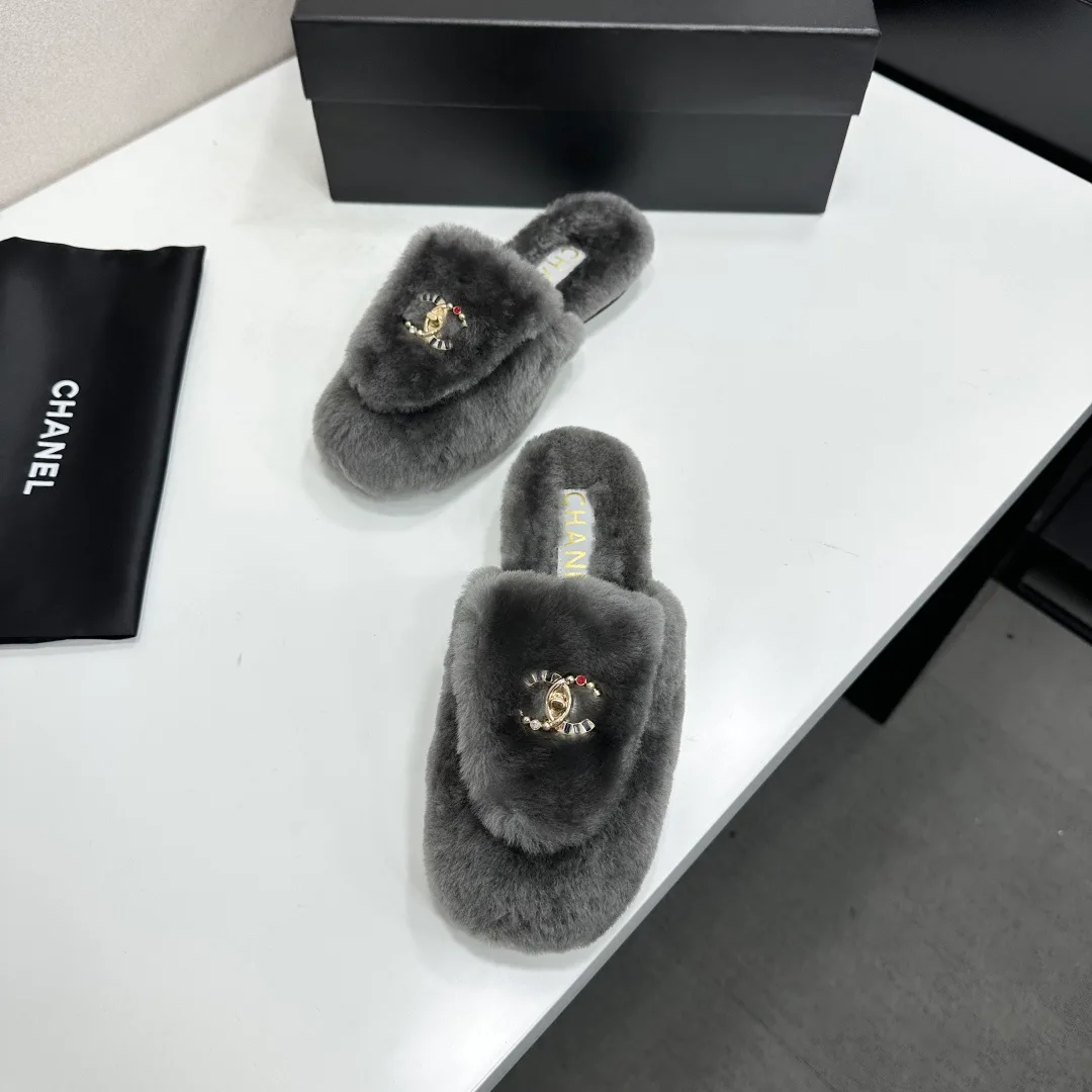 Women's Slippers CHANEL 18436109