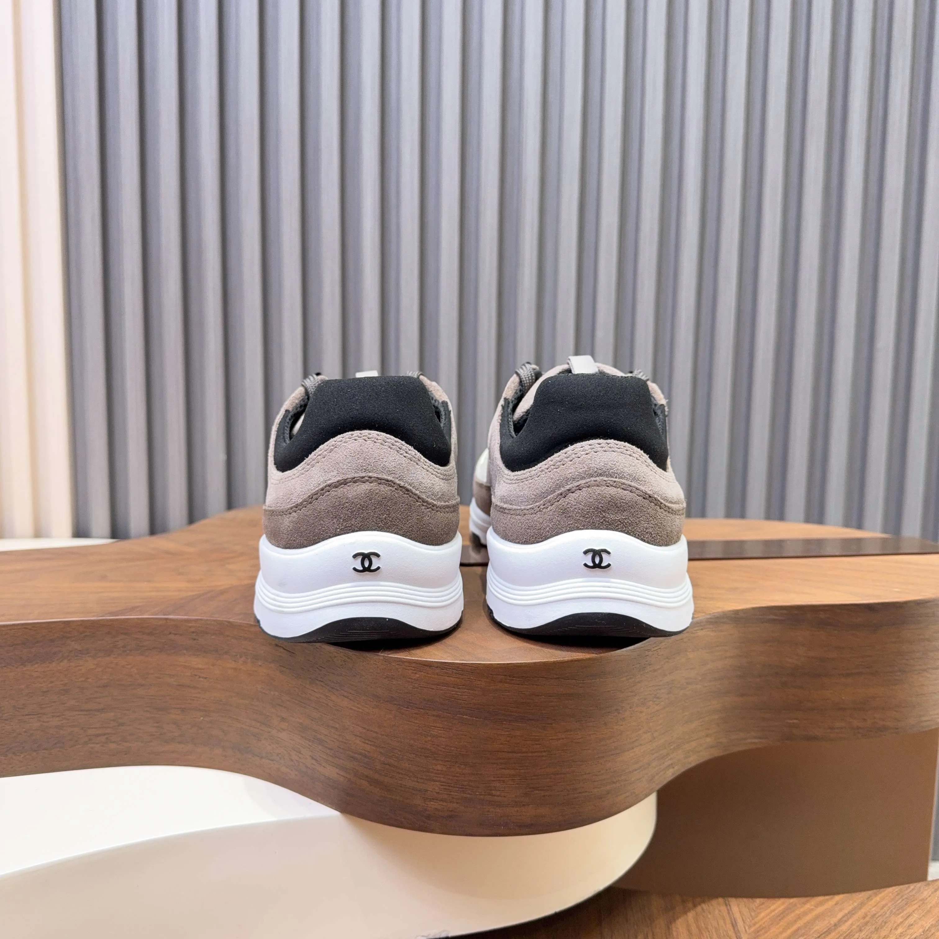 Women's Sneakers CHANEL 17918716