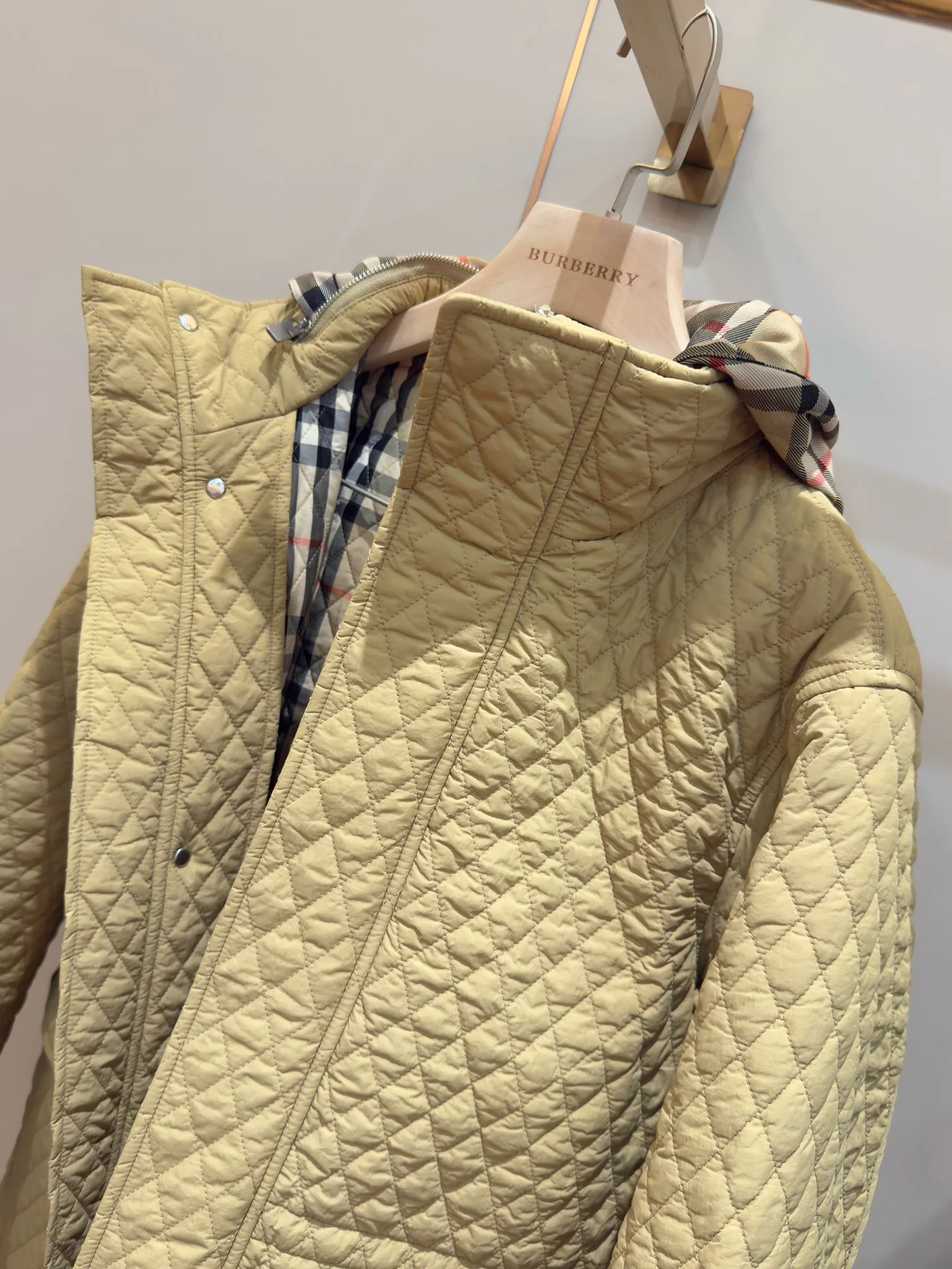 Women's Jackets And Down Jackets BURBERRY 18206340