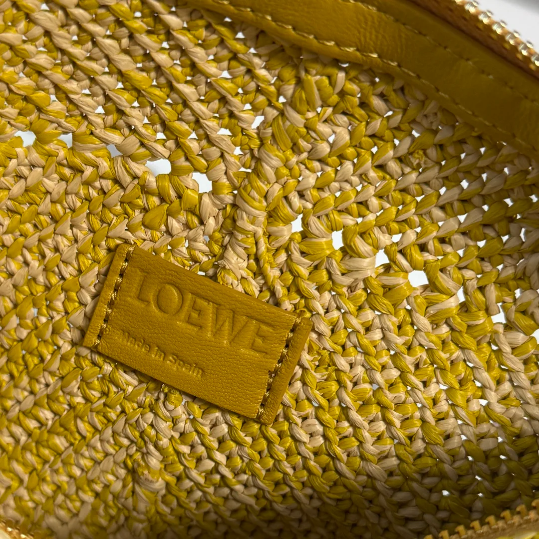 Women's Classic Handbags LOEWE 17818145