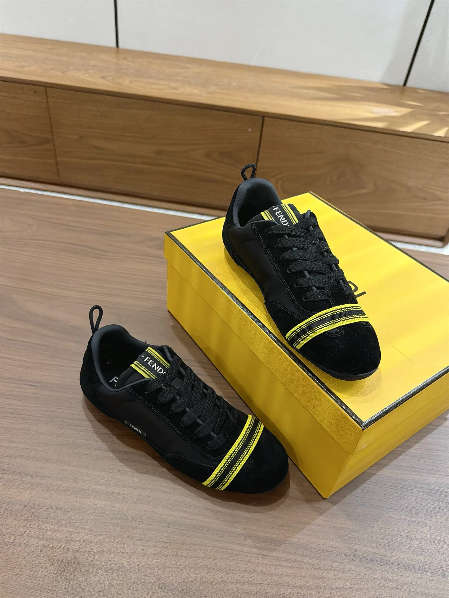 Women's Sneakers FENDI 18373650