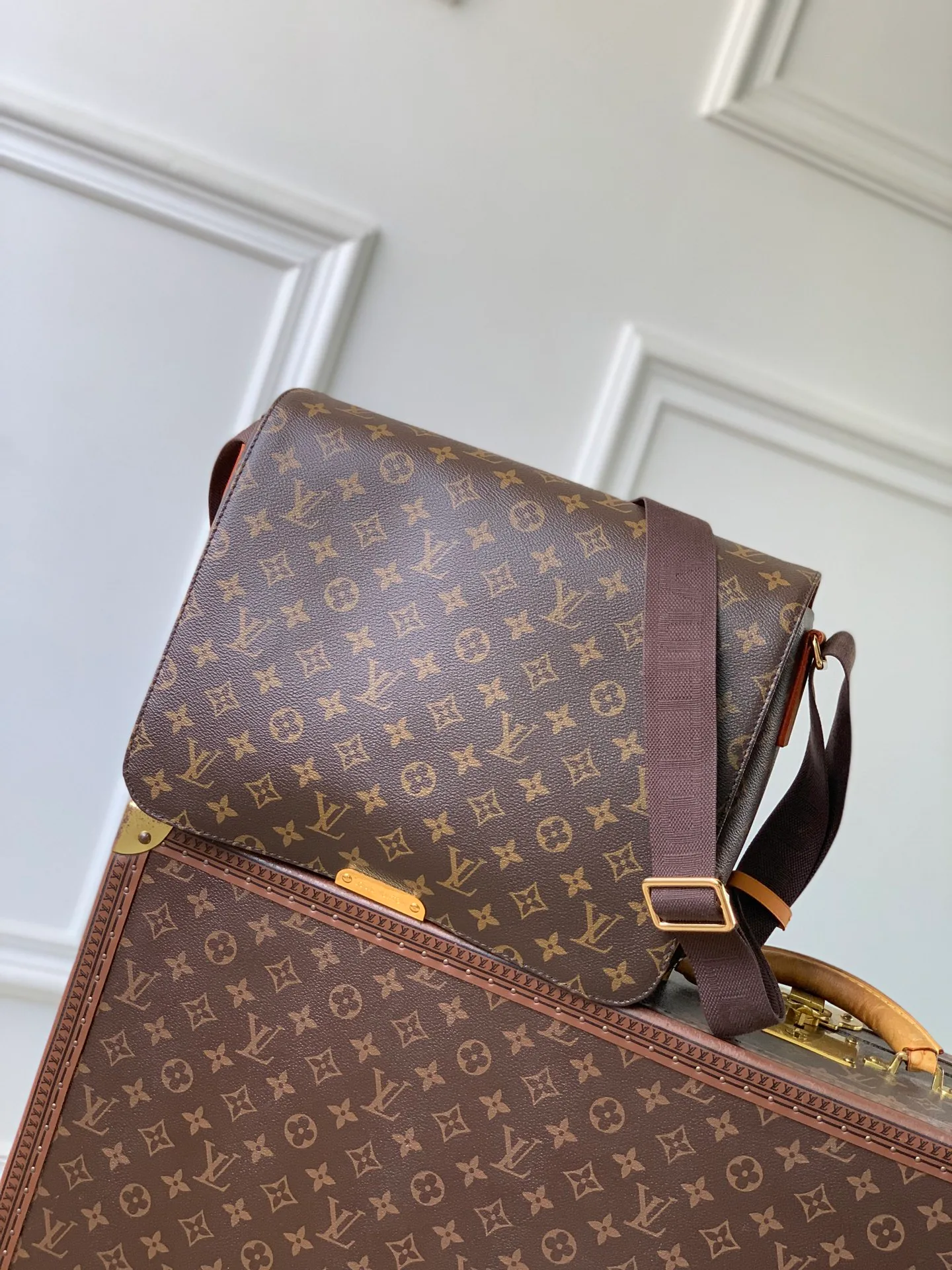 Women's Classic Handbags LOUIS VUITTON 18147474