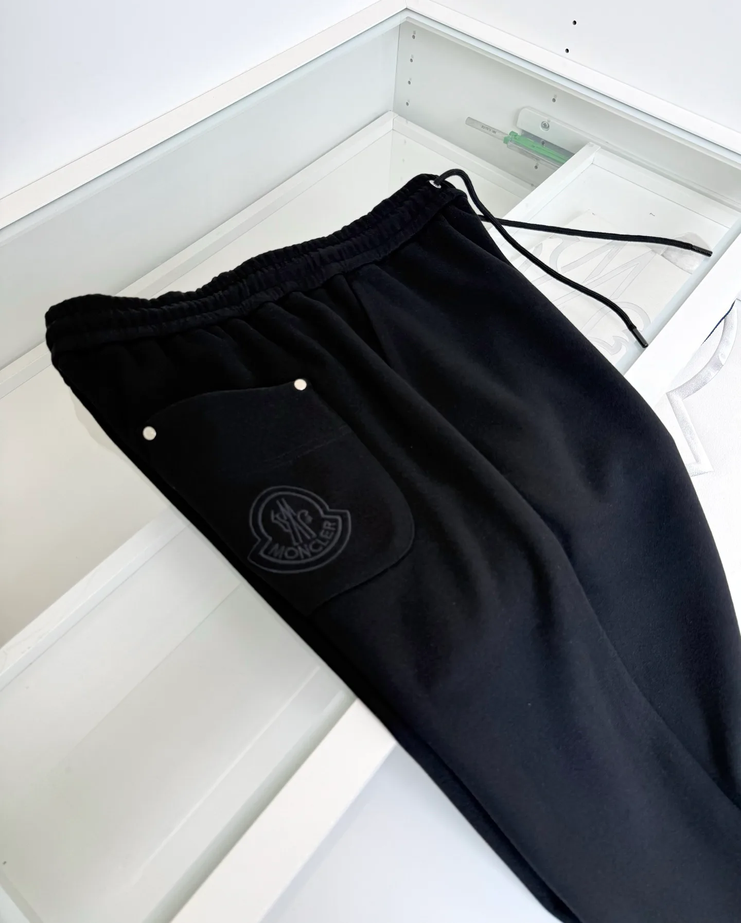 Men's Trousers MONCLER 18244484