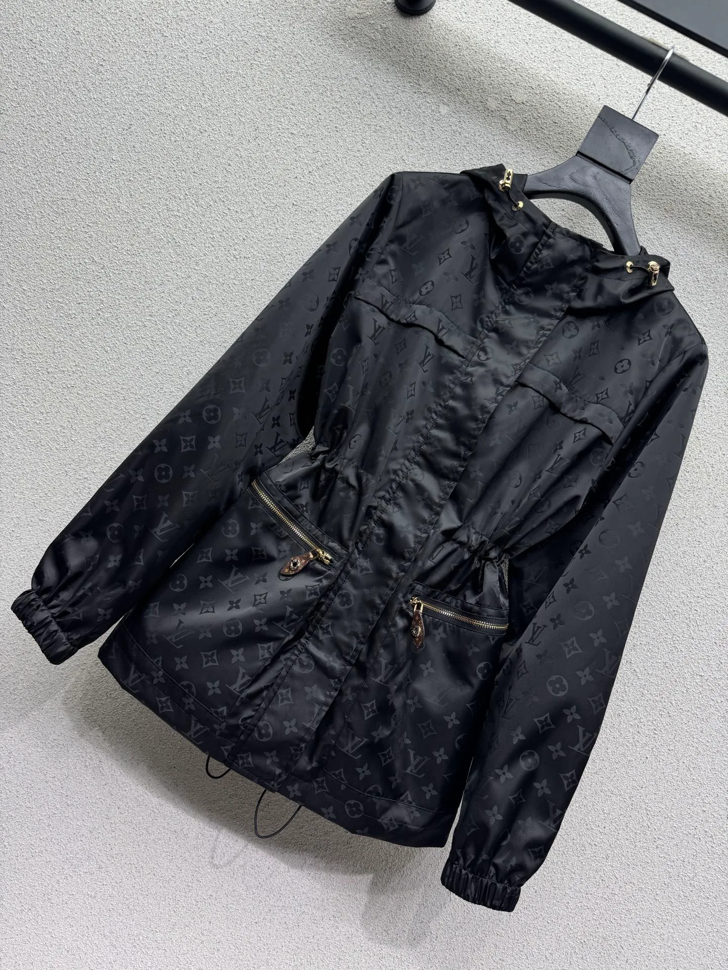 Куртки И Пуховики Женские Louis Vuitton 18640076