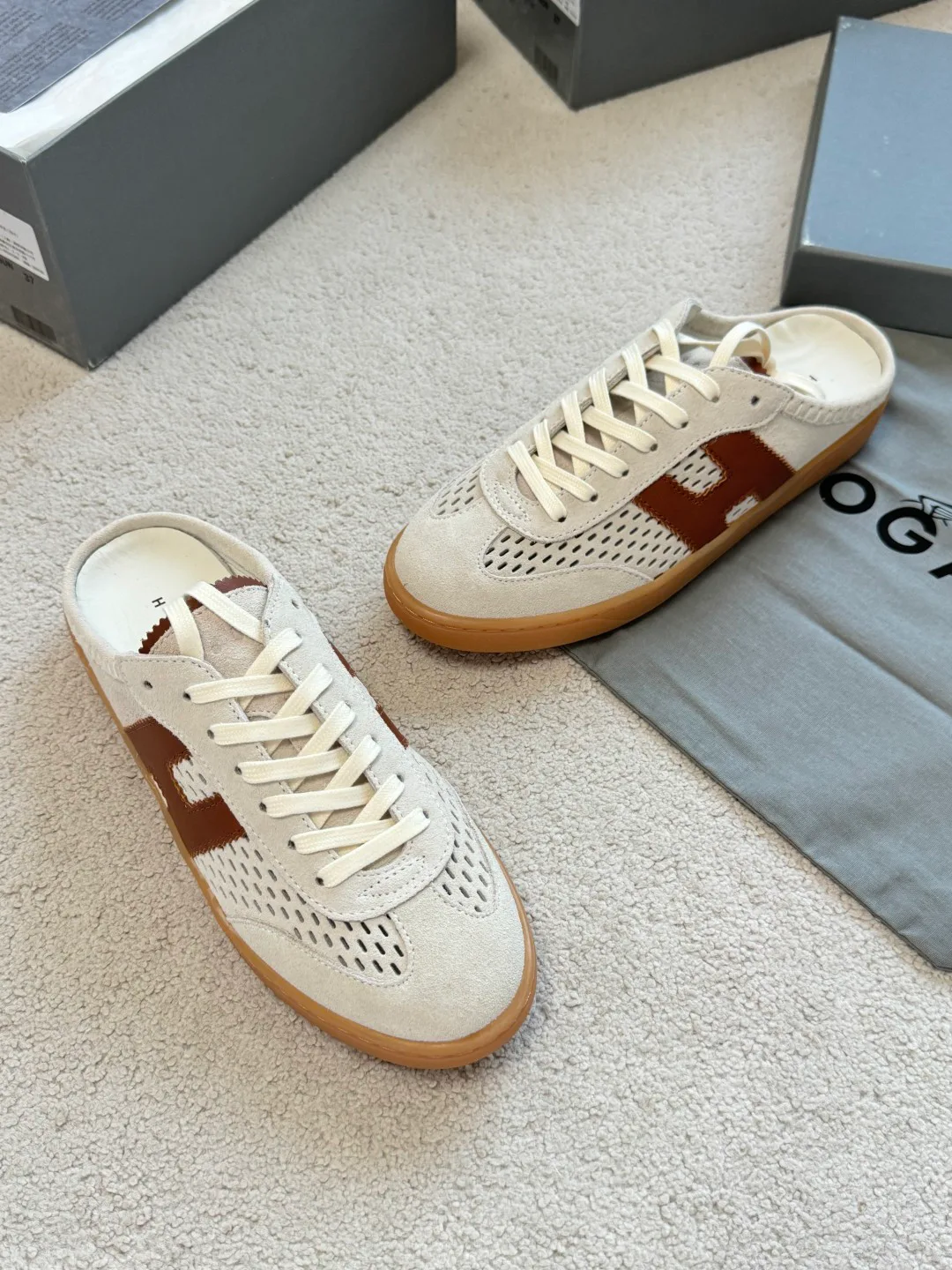 Women's Sneakers HOGAN 17698136
