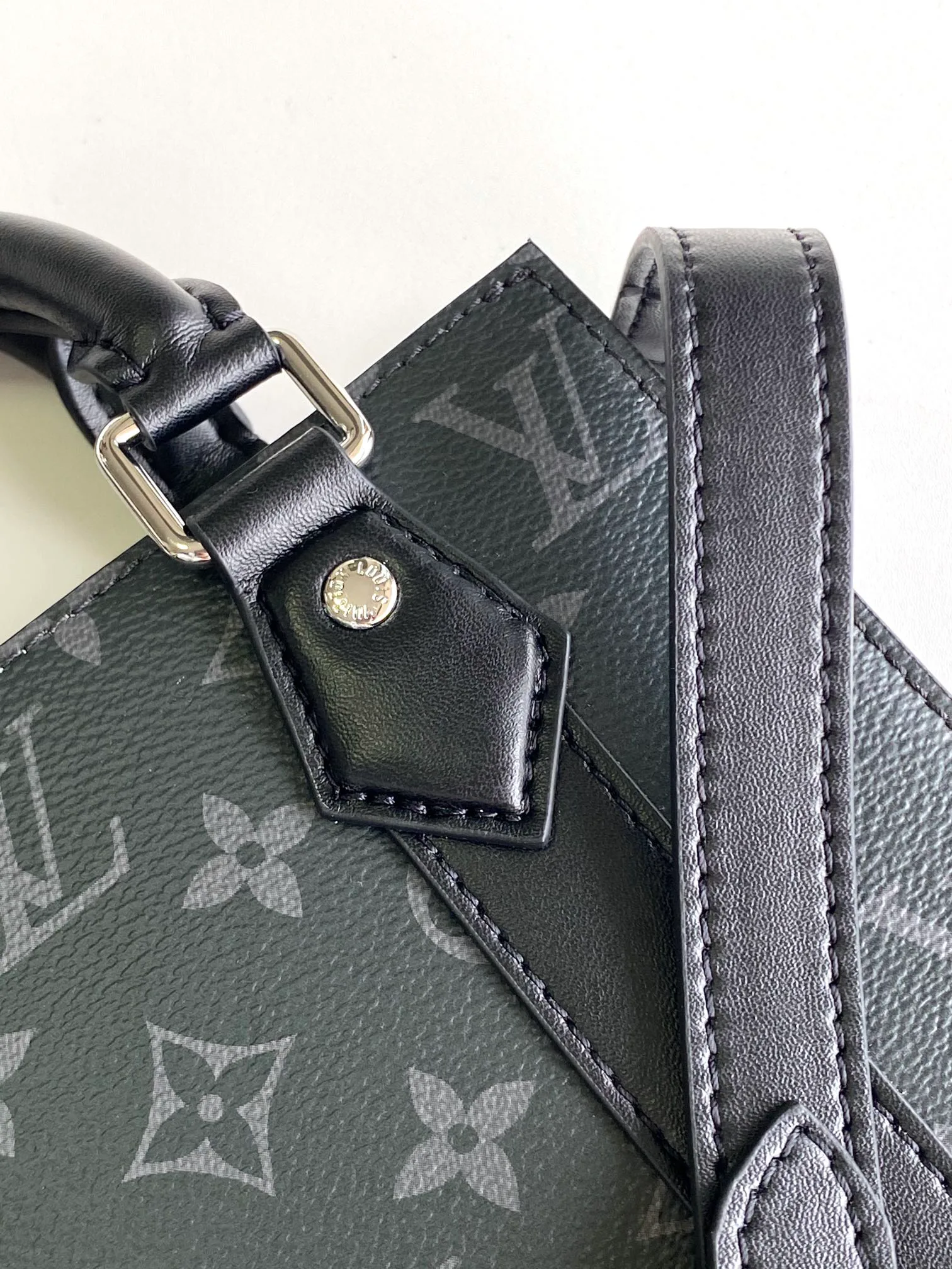 Women's Shoulder Bags LOUIS VUITTON 17949187