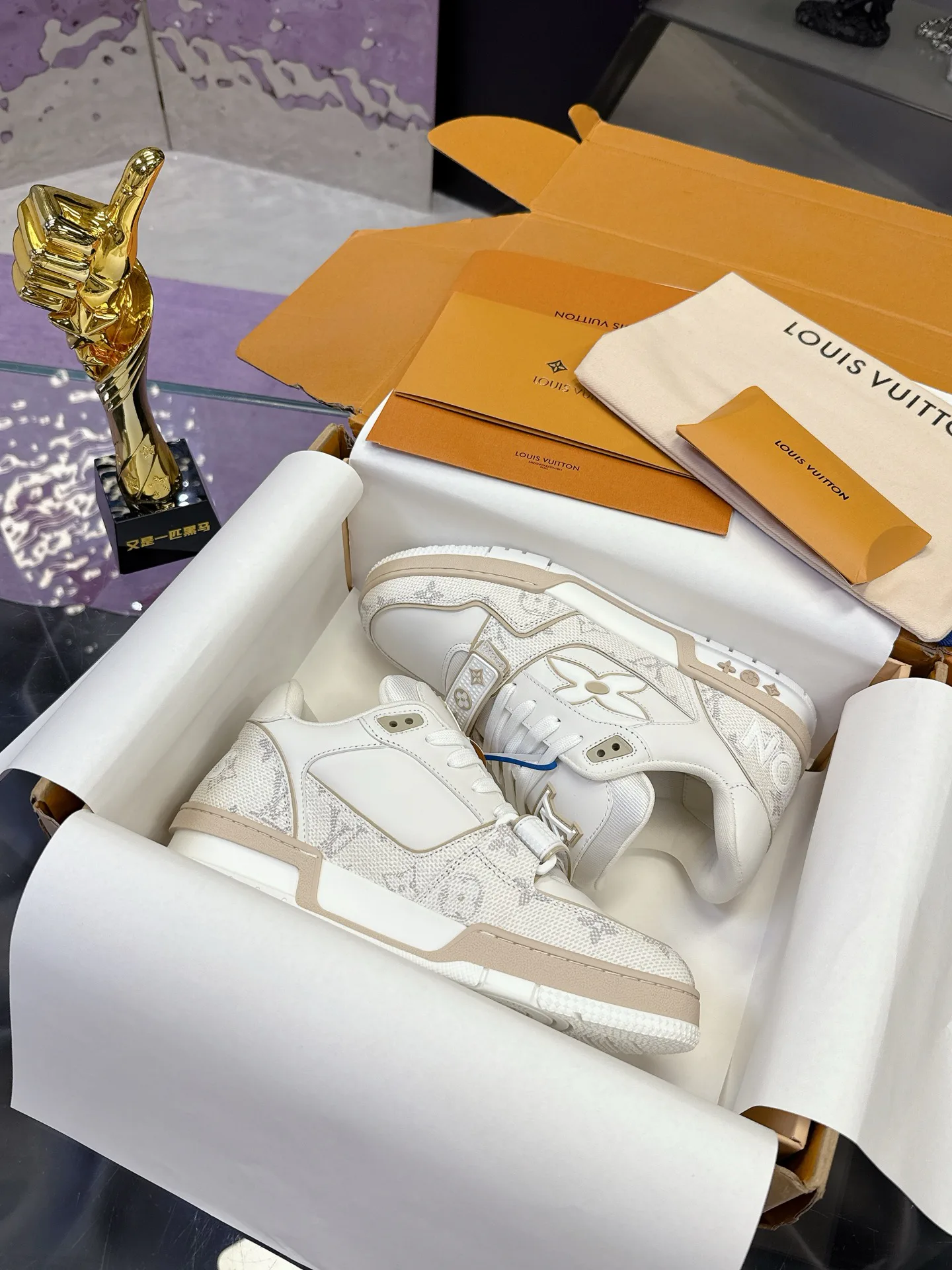 Men's Sneakers LOUIS VUITTON 17740576