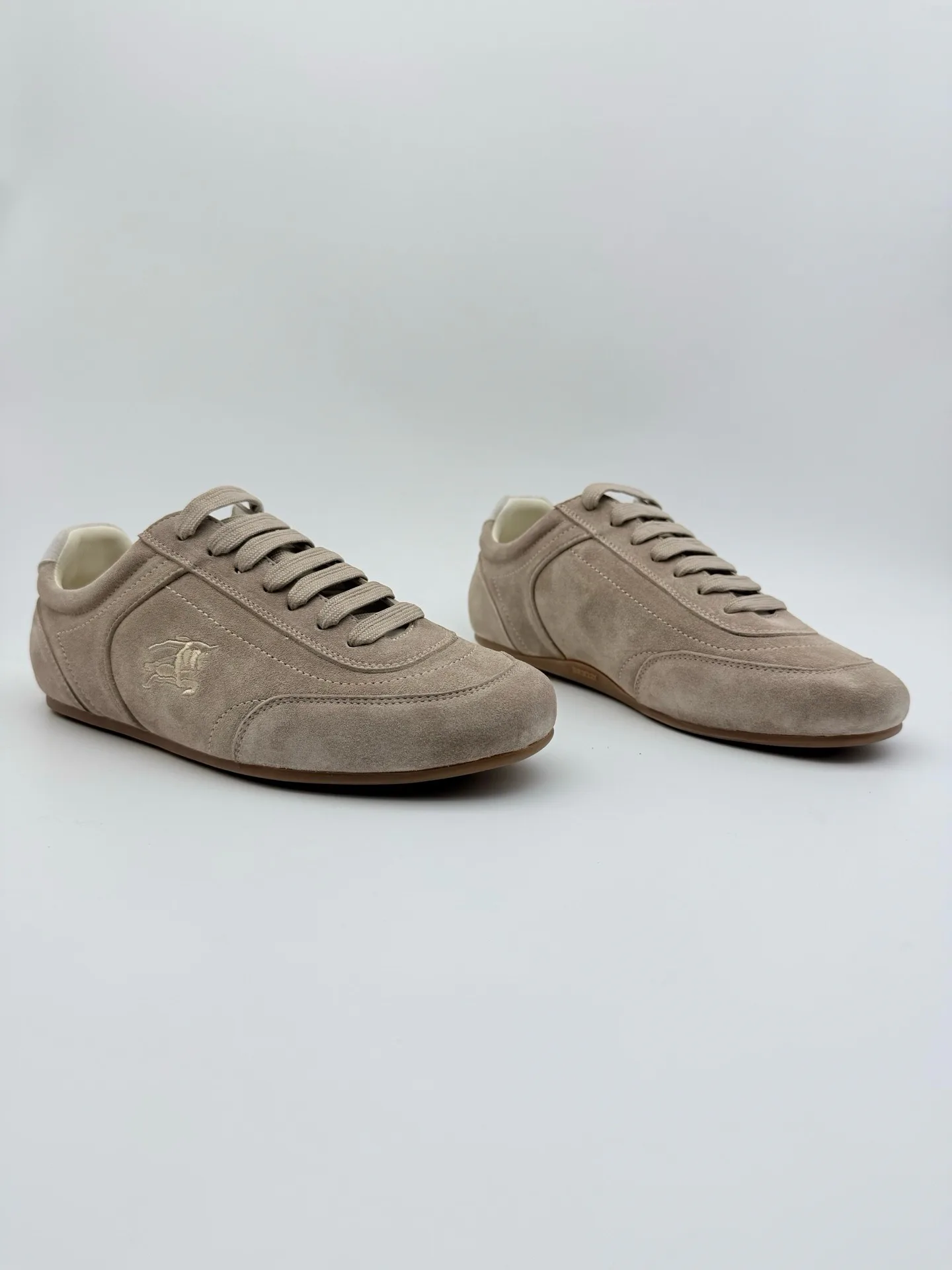 Кроссовки Женские Burberry 18589210