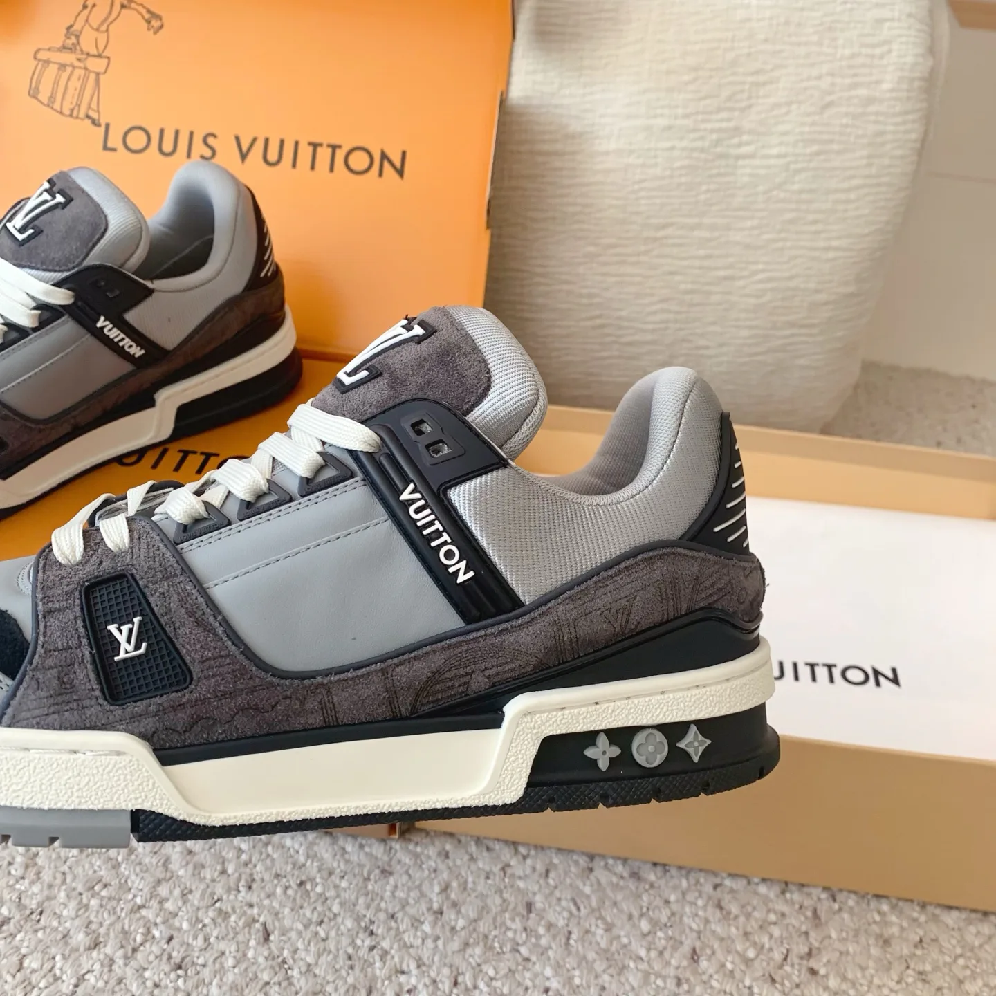 Men's Sneakers LOUIS VUITTON 18258375