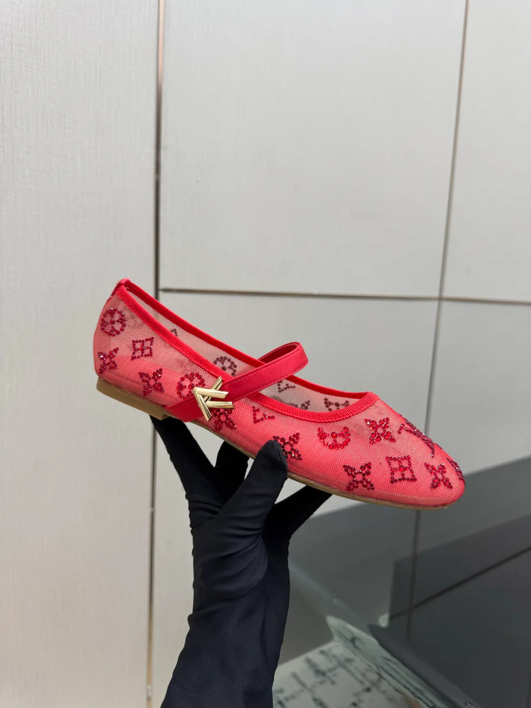 Women's Ballet Flats LOUIS VUITTON 17947018