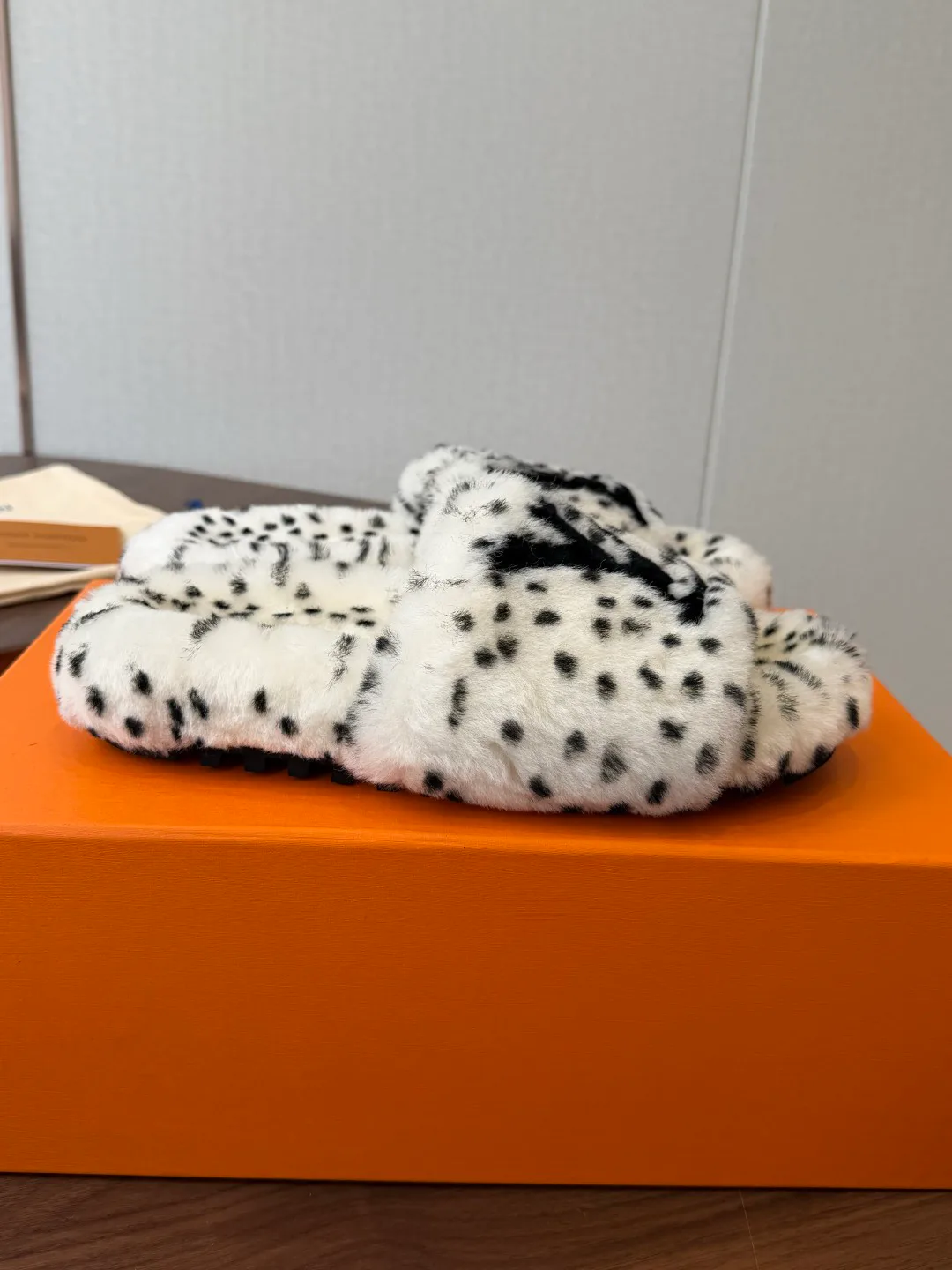 Women's Slippers LOUIS VUITTON 18182965