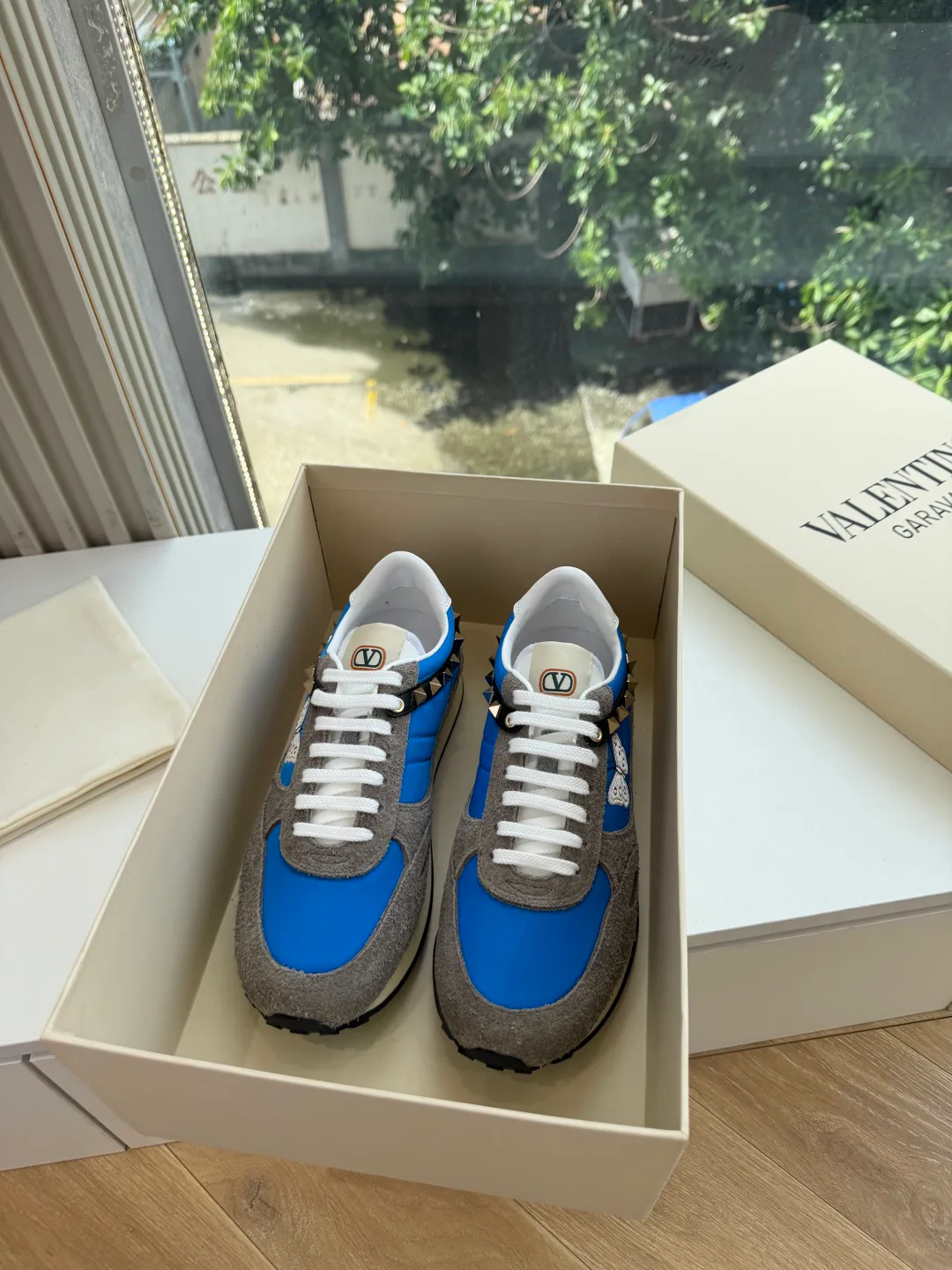 Women's Sneakers VALENTINO 18053442
