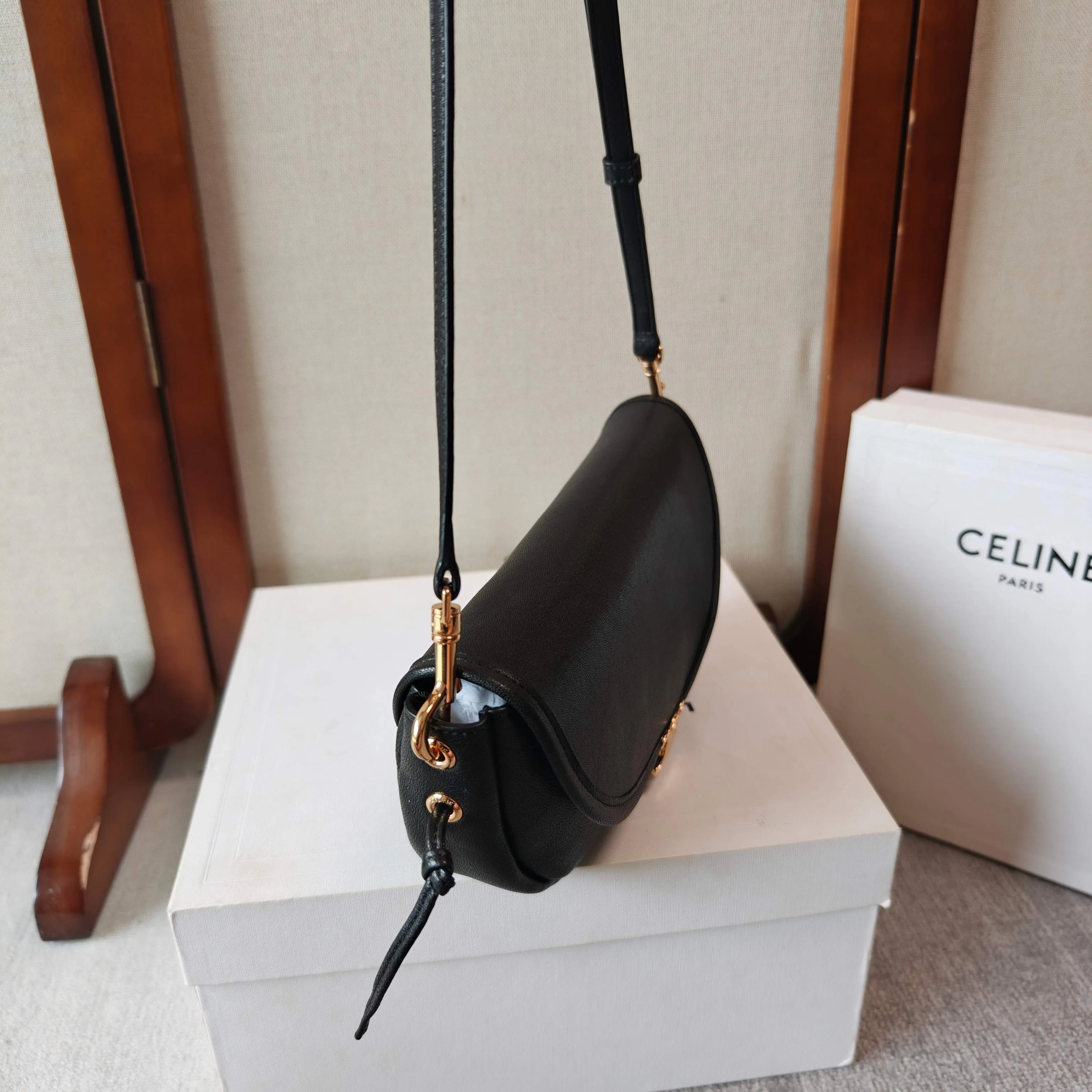 Women's Classic Handbags CELINE 16869086