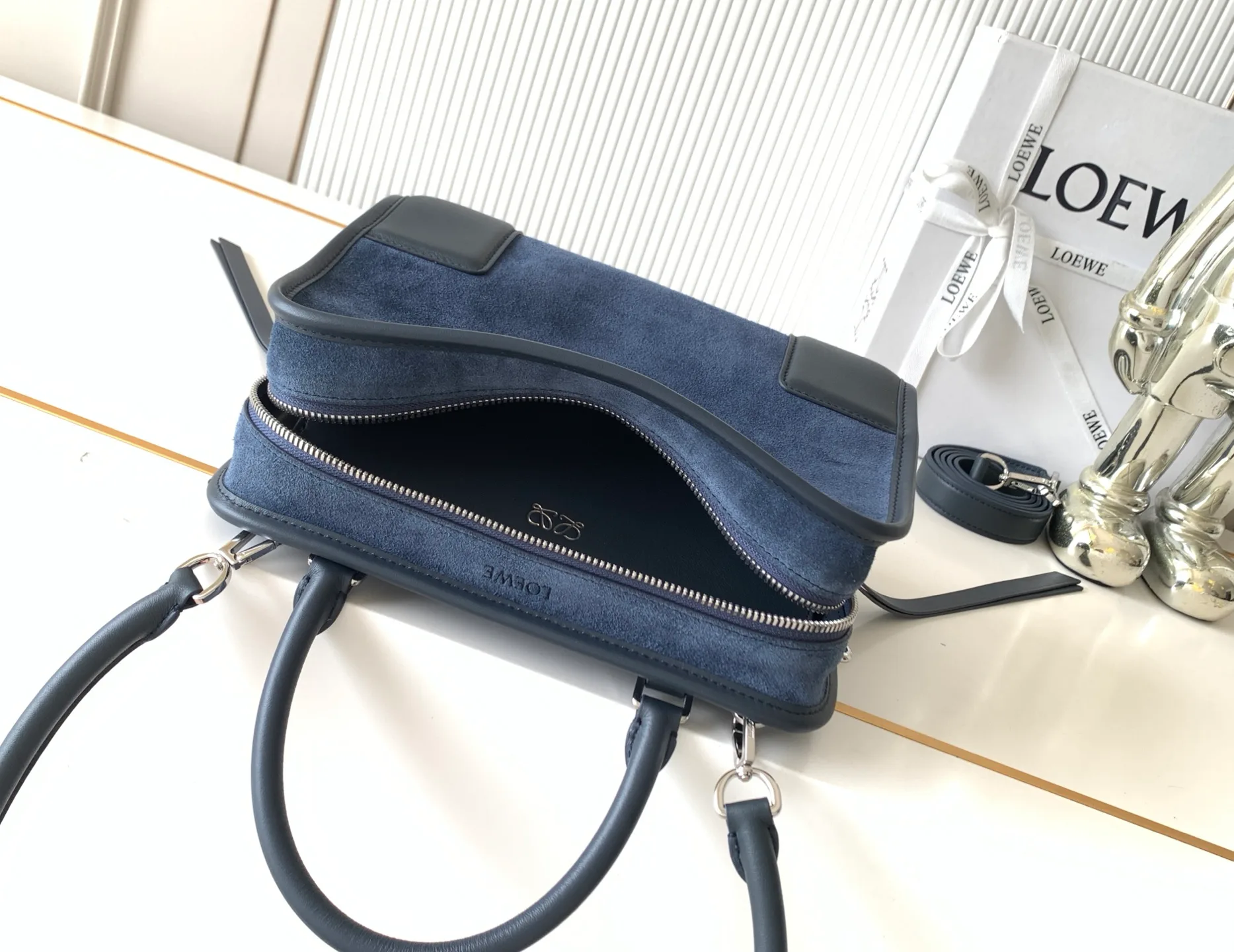 Women's Classic Handbags LOEWE 18004761