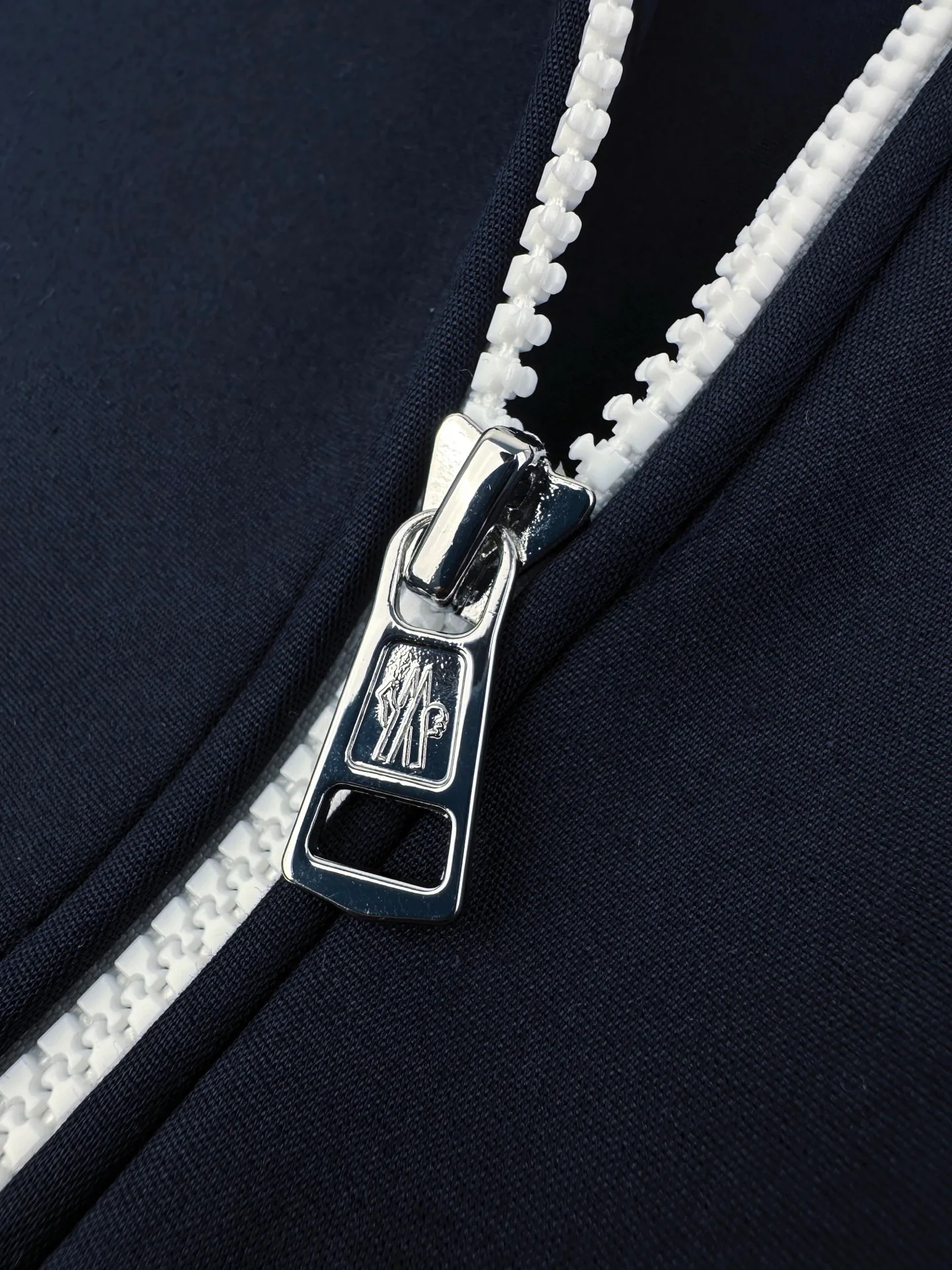 Women's Jackets And Down Jackets MONCLER 18487142